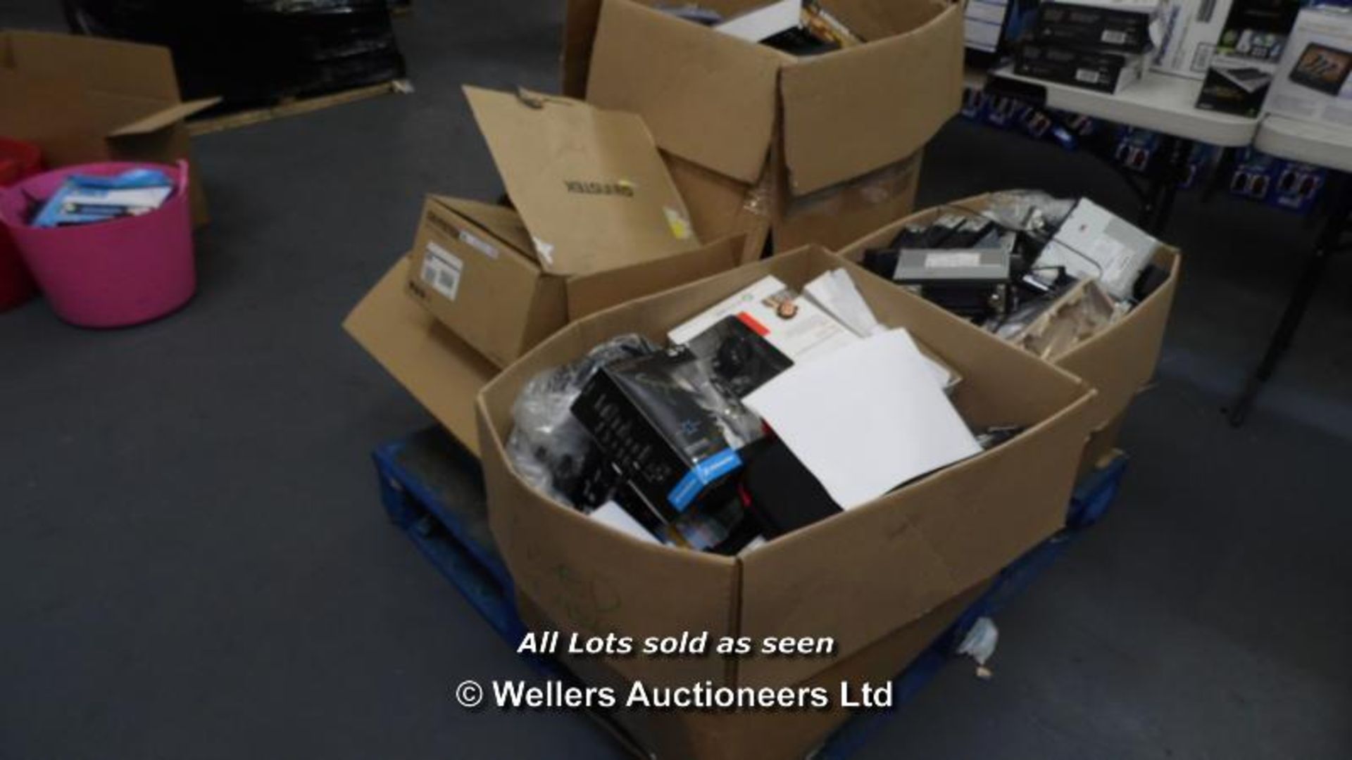 *X 1X MIXED PALLET OF APPROX 50X MIXED ELECTRICAL/AUTO ITEMS INCLUDING 60CM DISH AND INSTALLATION - Image 4 of 4