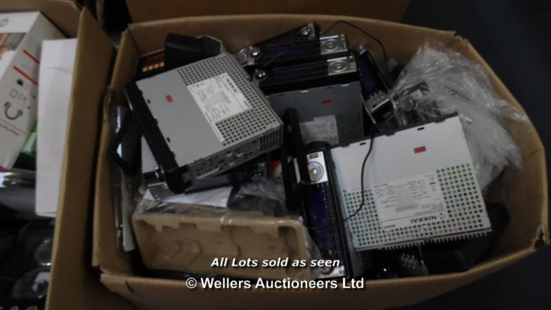 *X 1X MIXED PALLET OF APPROX 50X MIXED ELECTRICAL/AUTO ITEMS INCLUDING 60CM DISH AND INSTALLATION