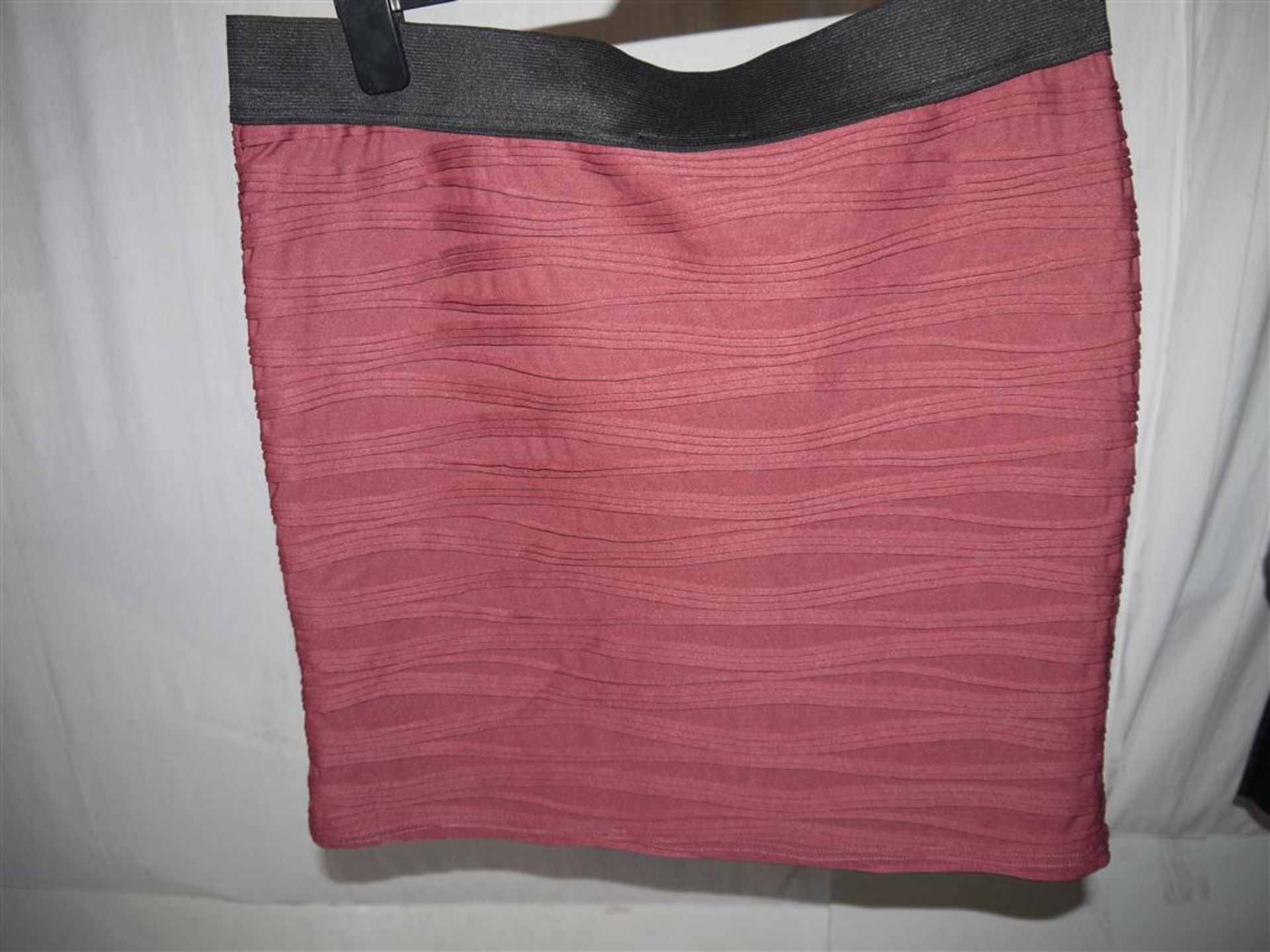 82 x Items Of Assorted Women's Clothing - Box407 - Shorts, Skirts, Pants, Tops & Swimwear - Sizes - Image 8 of 21