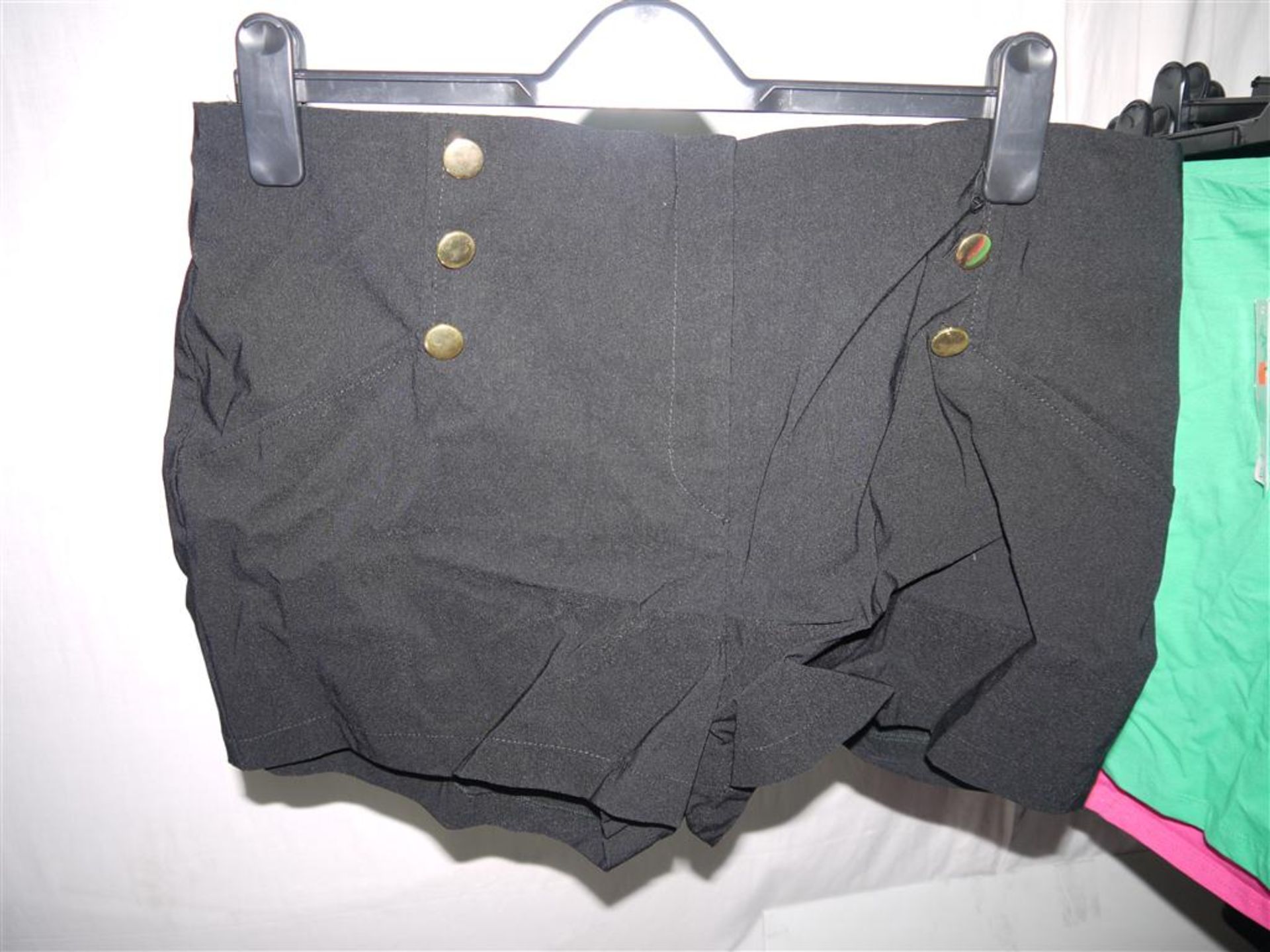 82 x Items Of Assorted Women's Clothing - Box407 - Shorts, Skirts, Pants, Tops & Swimwear - Sizes - Image 2 of 21