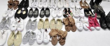 32 x Assorted Pairs Of Ladies Shoes - Various Sizes – Box1065 - Ref: 0000 - Recent Chain Store