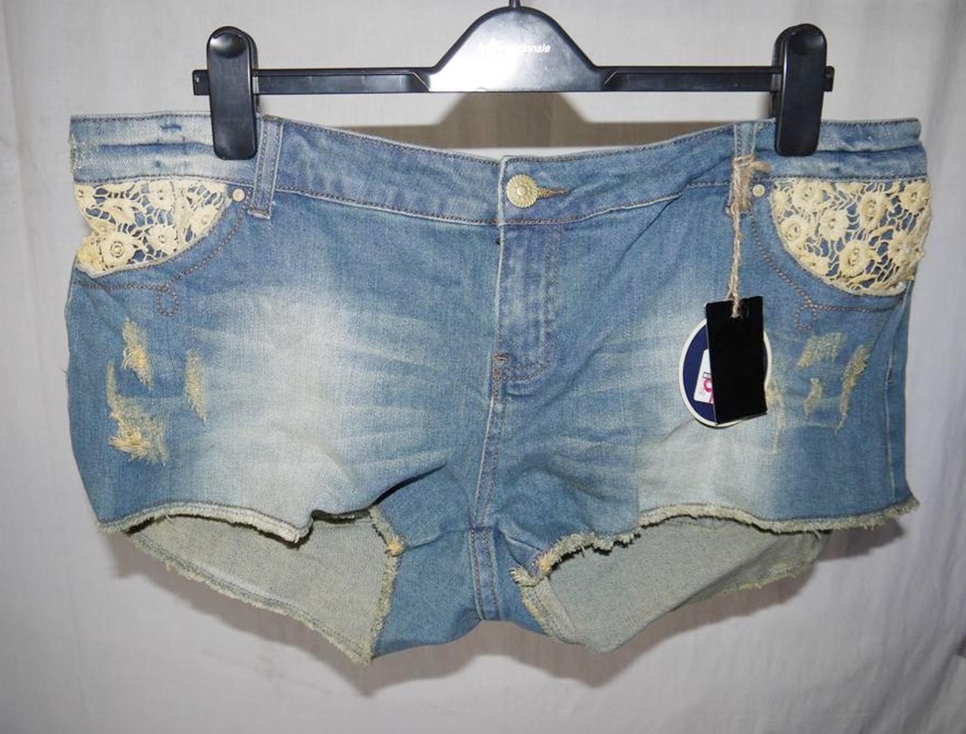 82 x Items Of Assorted Women's Clothing - Box407 - Shorts, Skirts, Pants, Tops & Swimwear - Sizes - Image 5 of 21