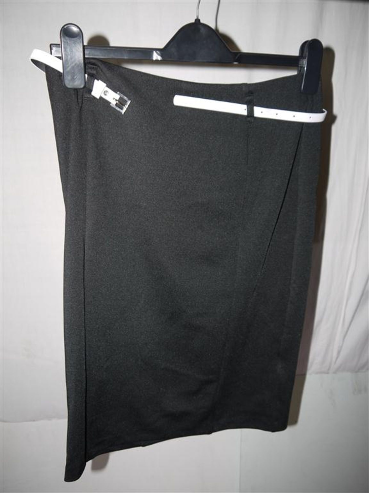82 x Items Of Assorted Women's Clothing - Box407 - Shorts, Skirts, Pants, Tops & Swimwear - Sizes - Image 12 of 21