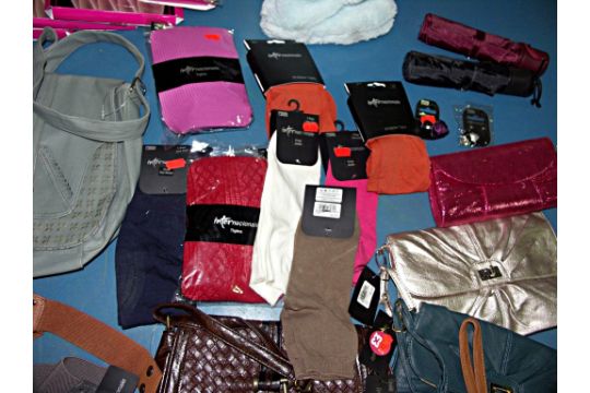 106 x Items Of Assorted Women's Clothing & Accessories - Box323 - Includes Tops, Bikinis, Bags, - Image 5 of 7