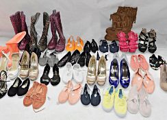 33 x Assorted Pairs Of Ladies Shoes - Various Sizes – Box1037 - Ref: 0000 - Recent Chain Store