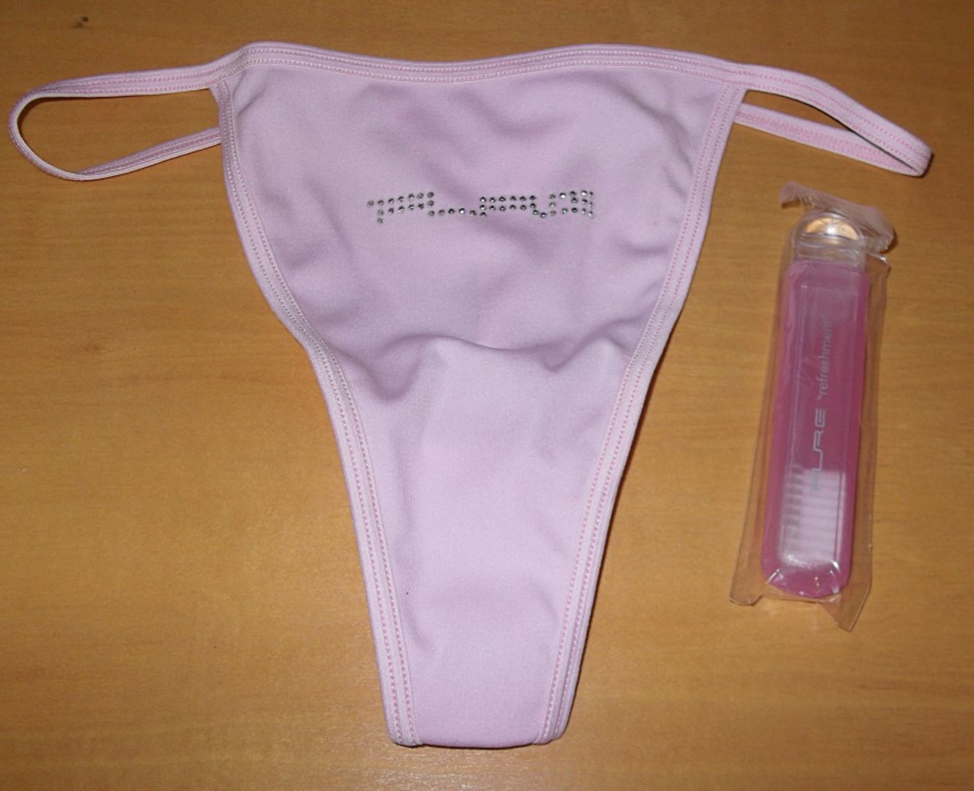 70 x Pink Thongs Individually Packaged - NJB067 - CL008 - Location: Bury BL9 - RRP £140  - NEW - Image 2 of 3