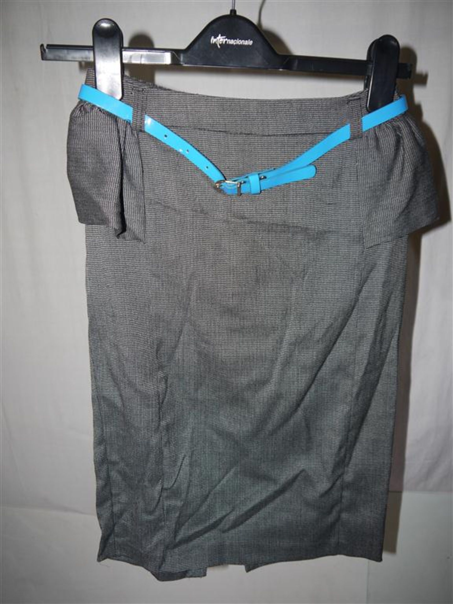 82 x Items Of Assorted Women's Clothing - Box407 - Shorts, Skirts, Pants, Tops & Swimwear - Sizes - Image 14 of 21