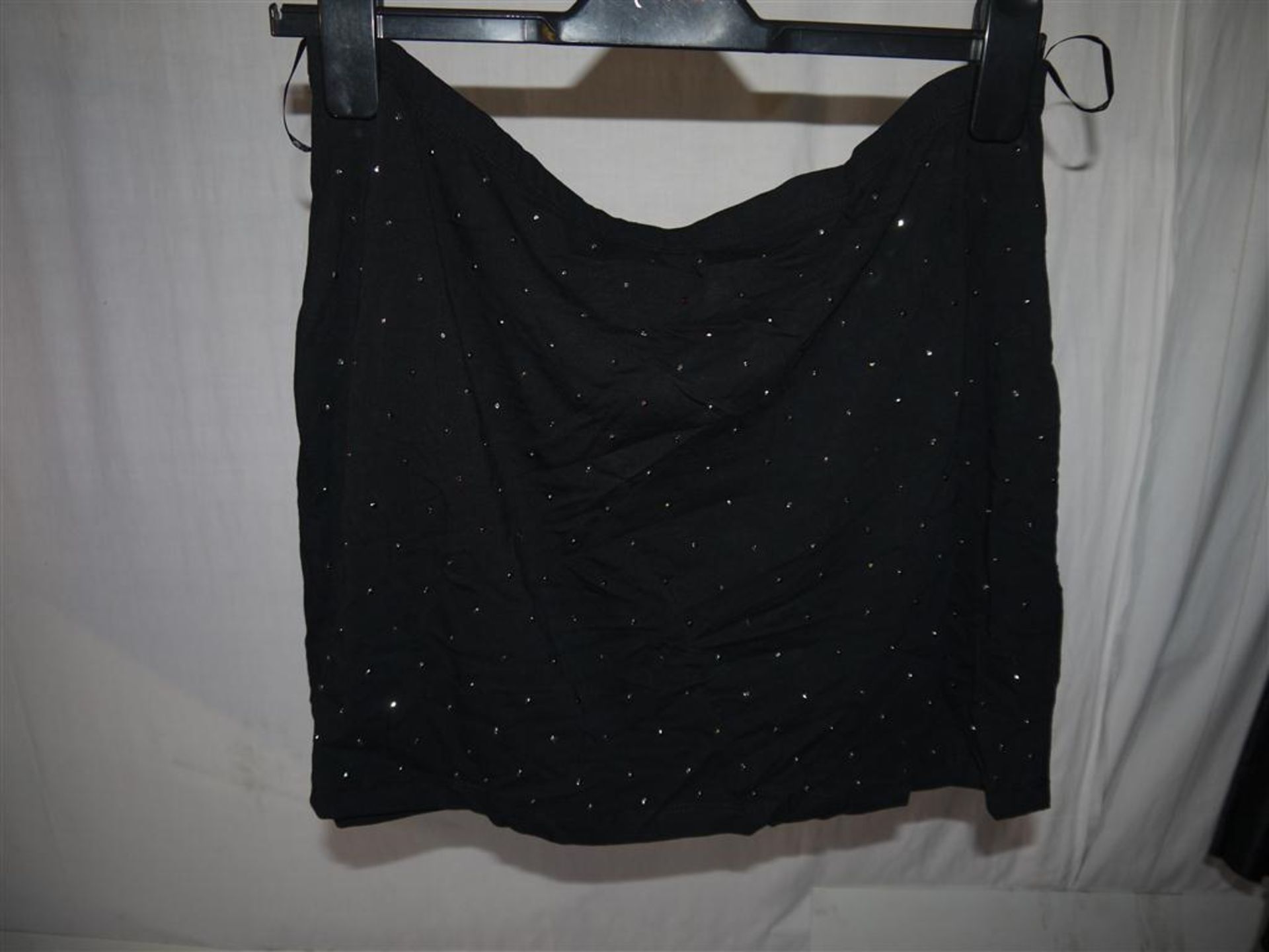 82 x Items Of Assorted Women's Clothing - Box407 - Shorts, Skirts, Pants, Tops & Swimwear - Sizes - Image 9 of 21