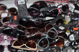 300 x Items Of Girls Fashion Accessories Including Costume Jewellery (RINGS etc.) & Sunglasses –