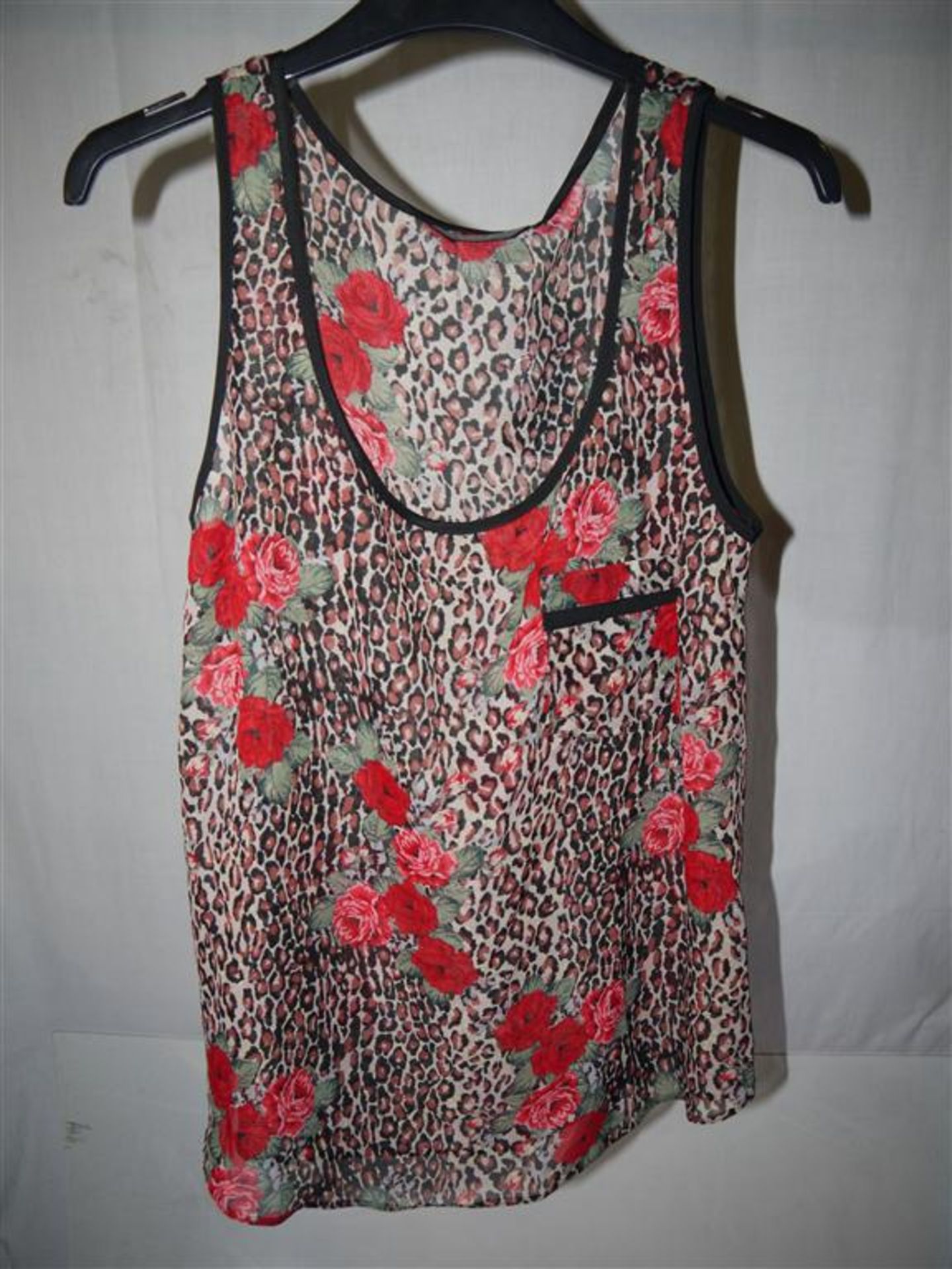 105 x Items Of Assorted Women's Clothing - Box399 - Tops, Pants, Vests, Bikinis - Sizes Range From - Image 15 of 15