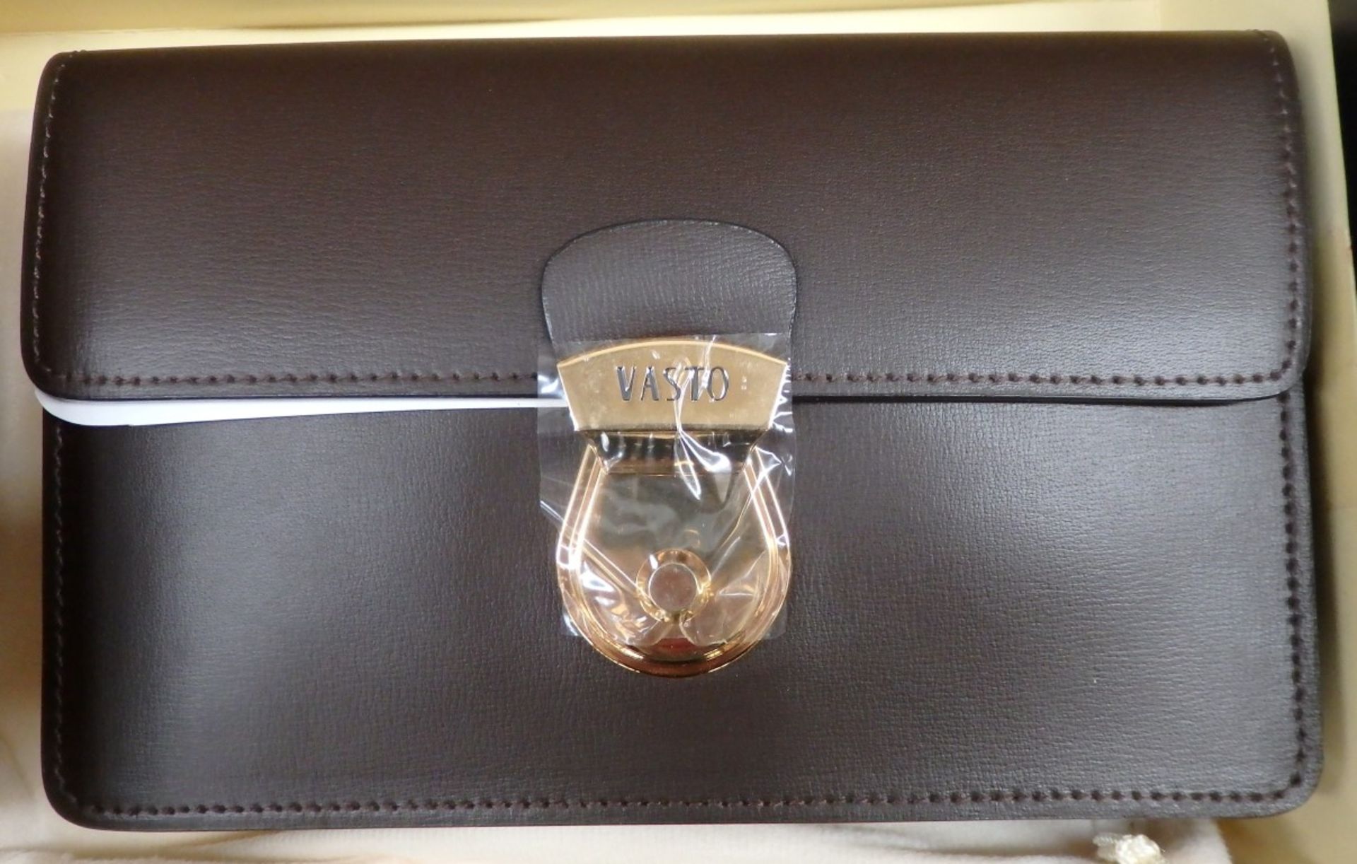1 x Beautiful Luxury Designer - Genuine Soft Brown leather Mens handbag - Brand New & Boxed - - Image 3 of 16