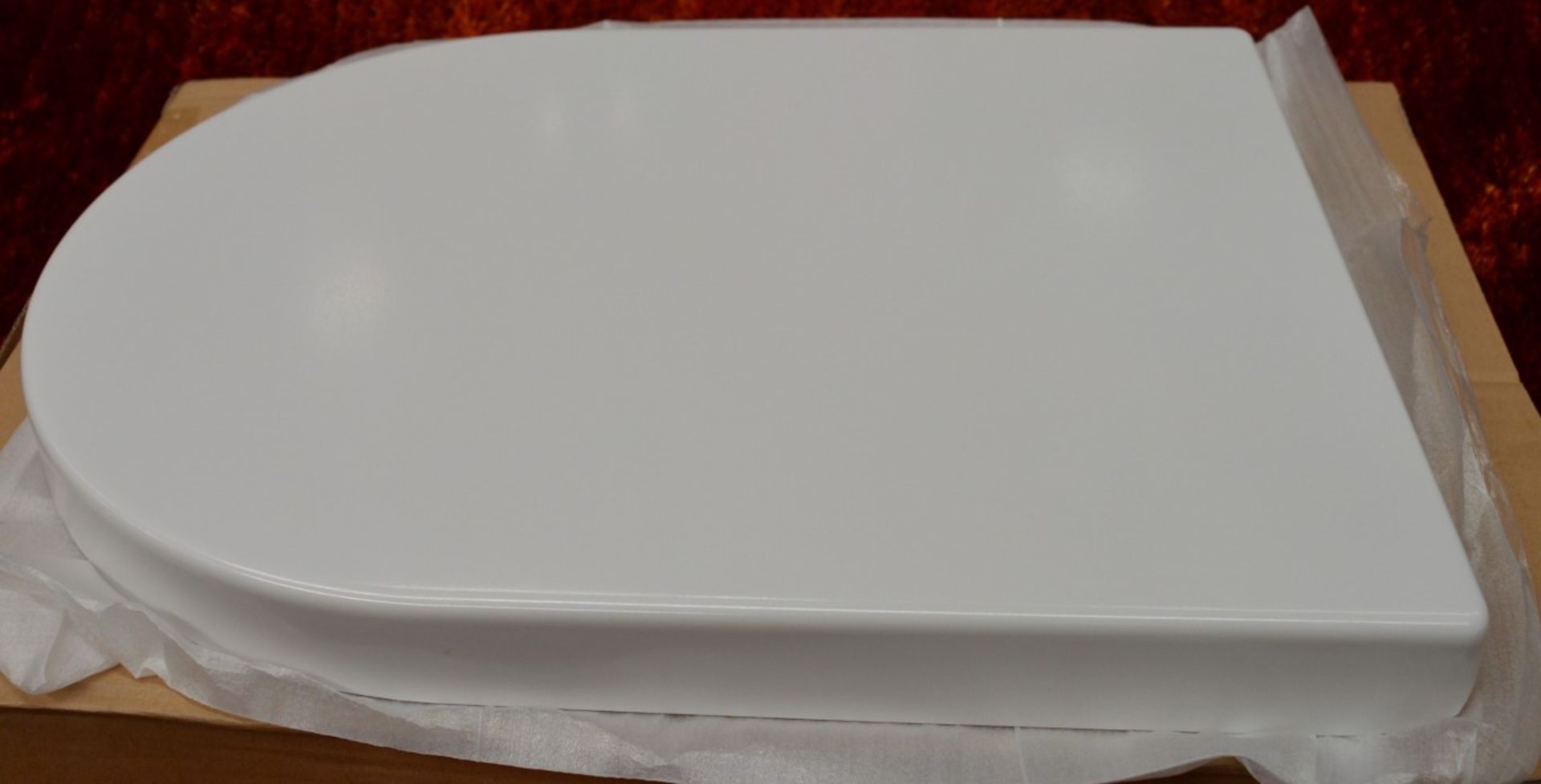 1 x Vogue Cosmos Modern White Soft Close Toilet Seat and Cover Top Fixing - Brand New Boxed - Image 4 of 7