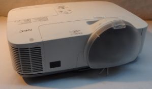 1 x NEC M260XS Projector - Long Lamp Life – Resolution : 1024 x 768 pixels (XGA) - Ideal for Home