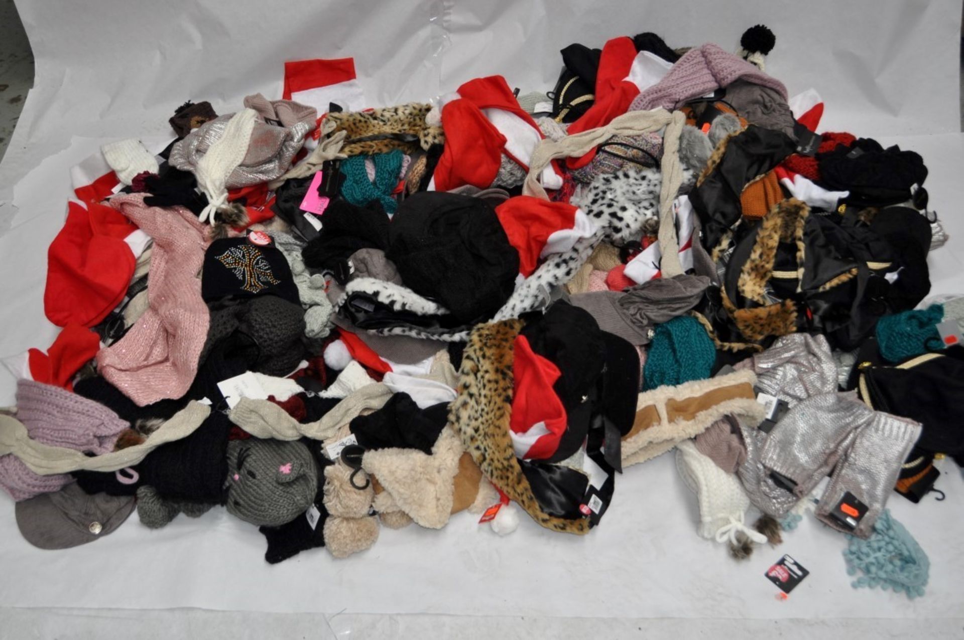 Approx 150 x Items Of Assorted Ladies & Girls Fashion Accessories – Box349 - Inc. Hats, Scarves, - Image 4 of 4
