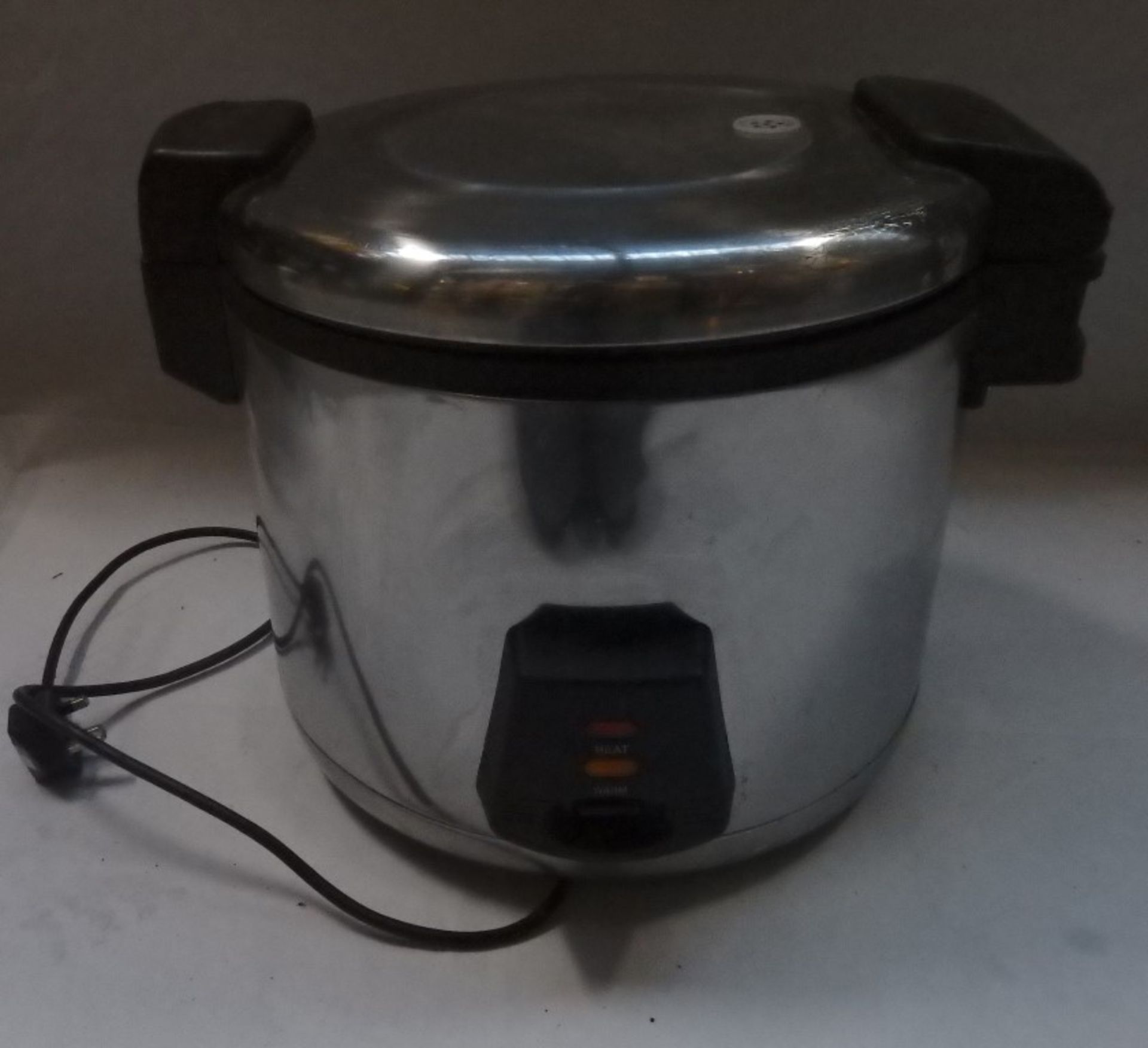 1 x Buffalo Rice Cooker – Ref : CAT116 – Model : J300 – Capacity 13 Liters Cooked Rice – Auto Switch - Image 2 of 5