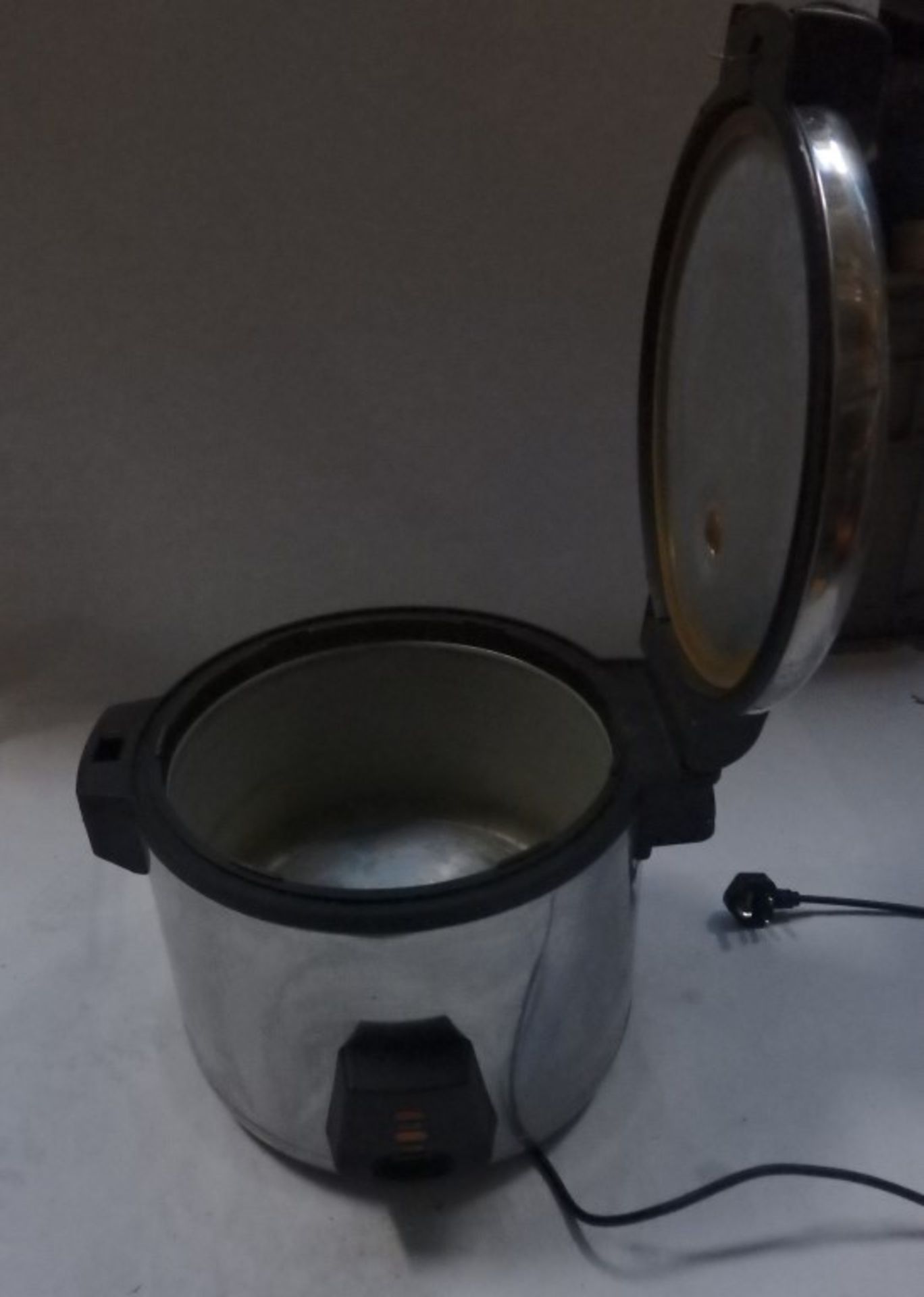1 x Buffalo Rice Cooker – Ref : CAT116 – Model : J300 – Capacity 13 Liters Cooked Rice – Auto Switch - Image 5 of 5
