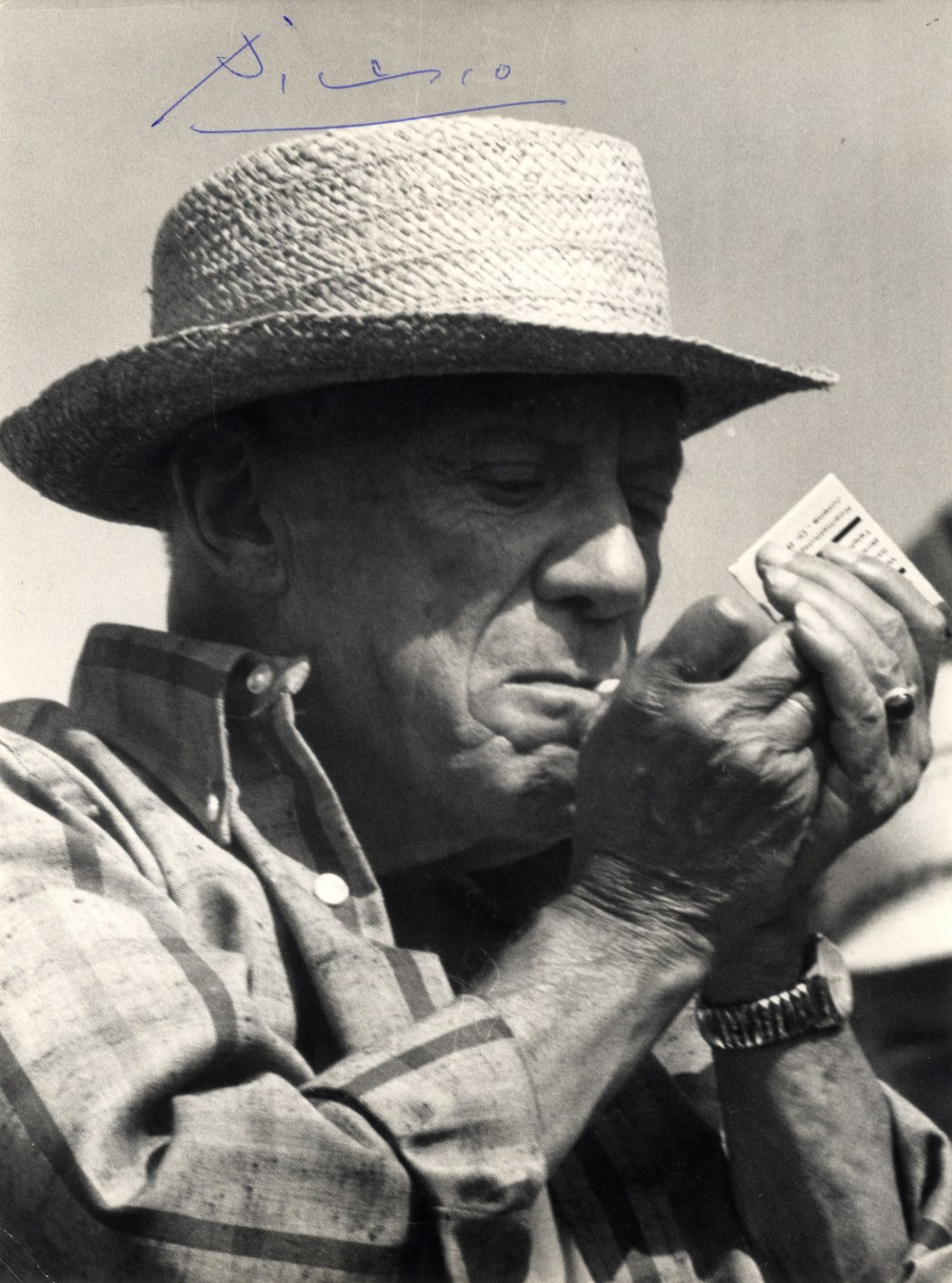 PICASSO PABLO: (1881-1973) Spanish Painter. An excellent vintage signed 7 x 9.5 photograph, being