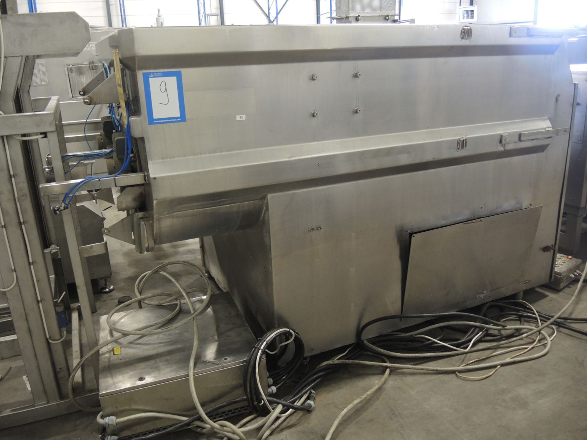 Double ribbon mixer, missing cover, incomplete, dimensions: 2900 mm x 1600 mm x 1750 mm.