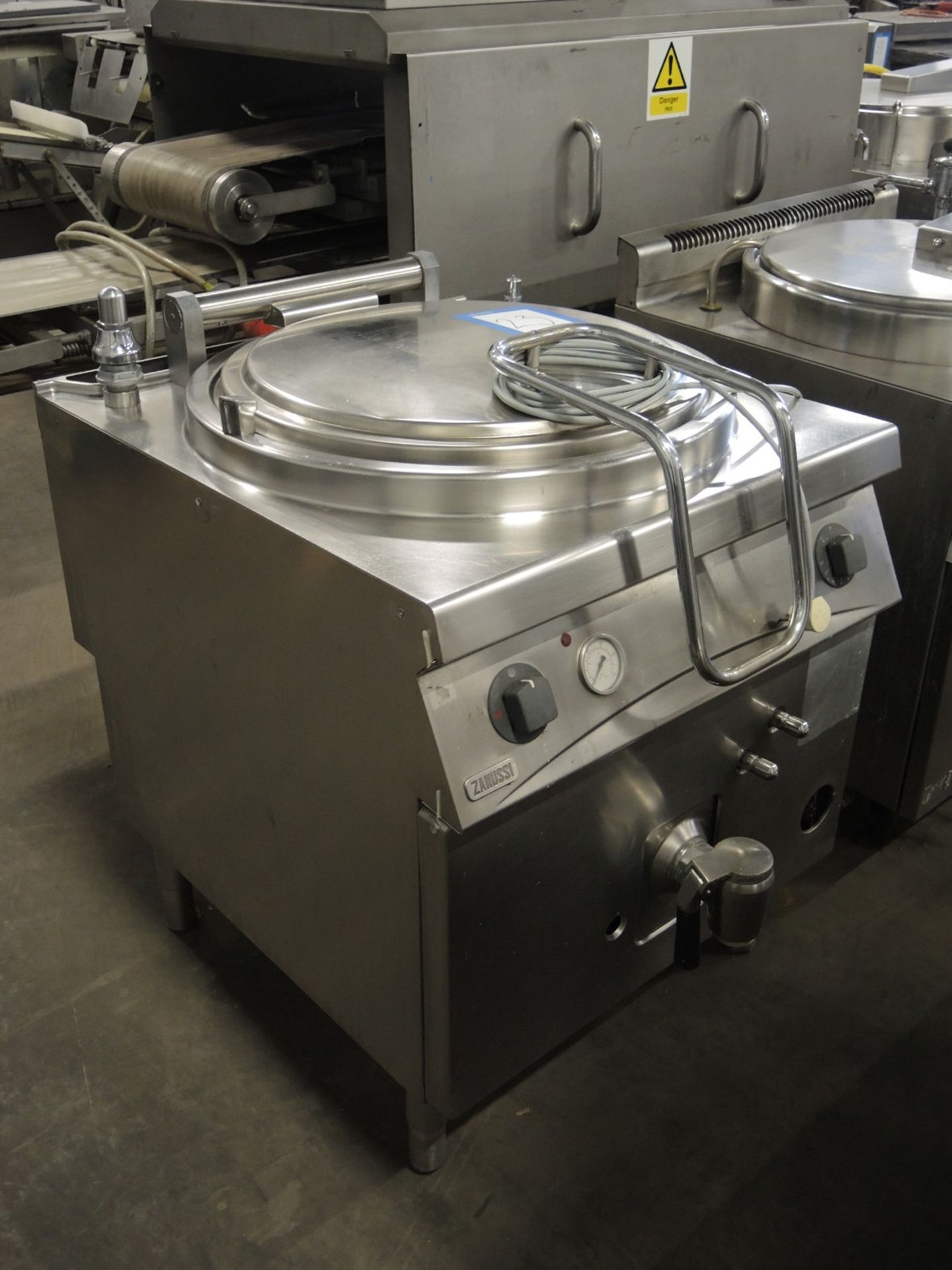 Zanussi cooking vessel, dimensions: 830 mm x 1000 mm x 1100 mm.