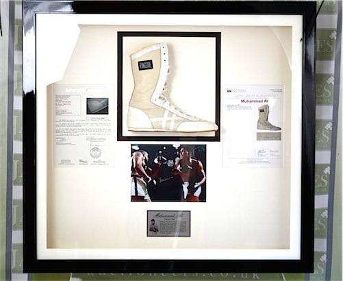 Imported from Las vegas huge 3ft Official unused Muhammed Ali boxing shoe and picture display-superb