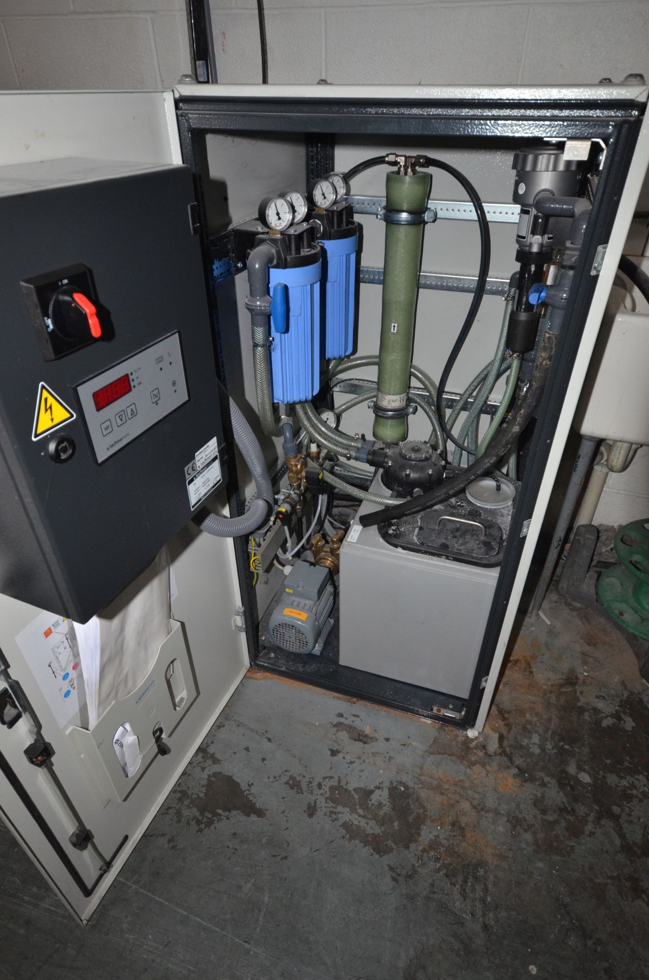 Technotrans Alpha reverse osmosis unit with GRP storage tank, header tank and electric pump unit - Image 4 of 5