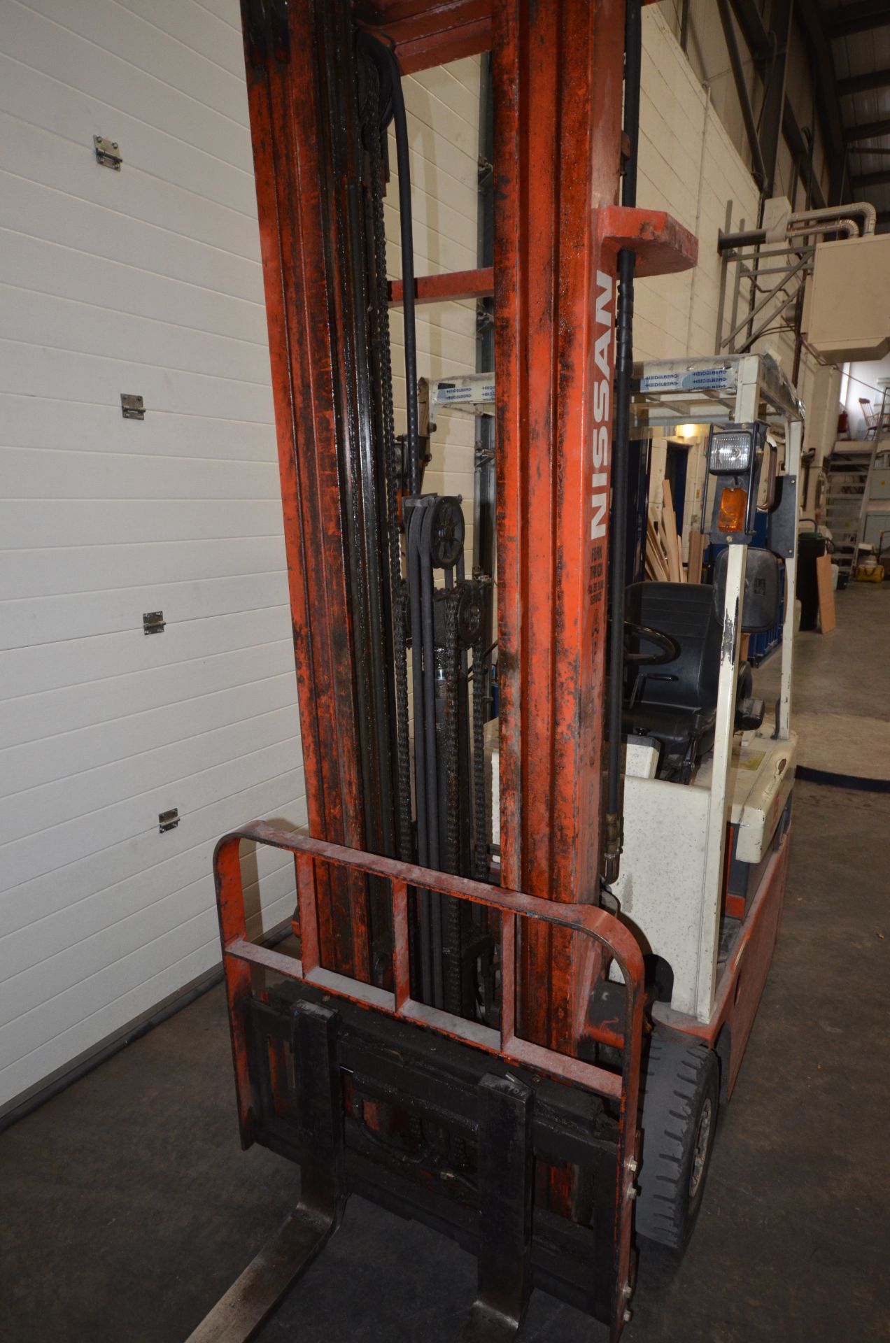 Nissan 15 NOIL 15C 1500kg Counterbalance Fork Lift Truck serial no 785042 with side shift & charger - Image 2 of 3