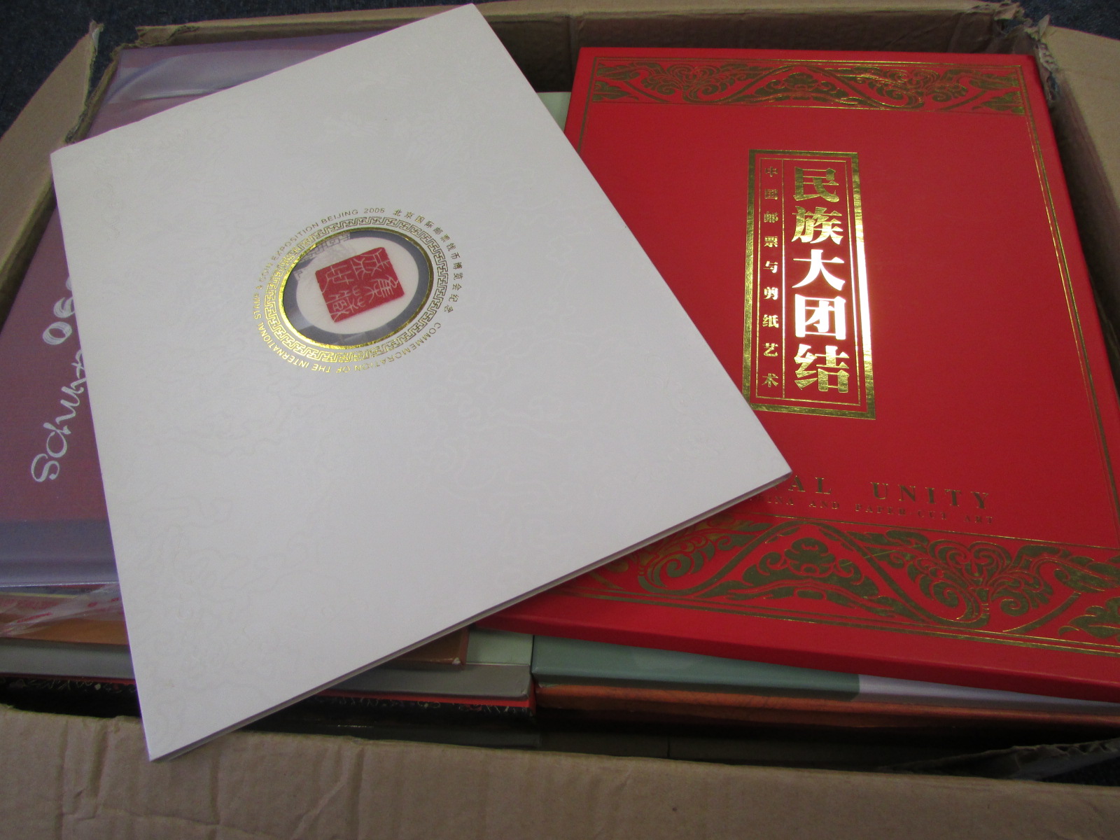 China Peoples Republic 1981-2008 extensive collection of souvenir presentation packs and year books