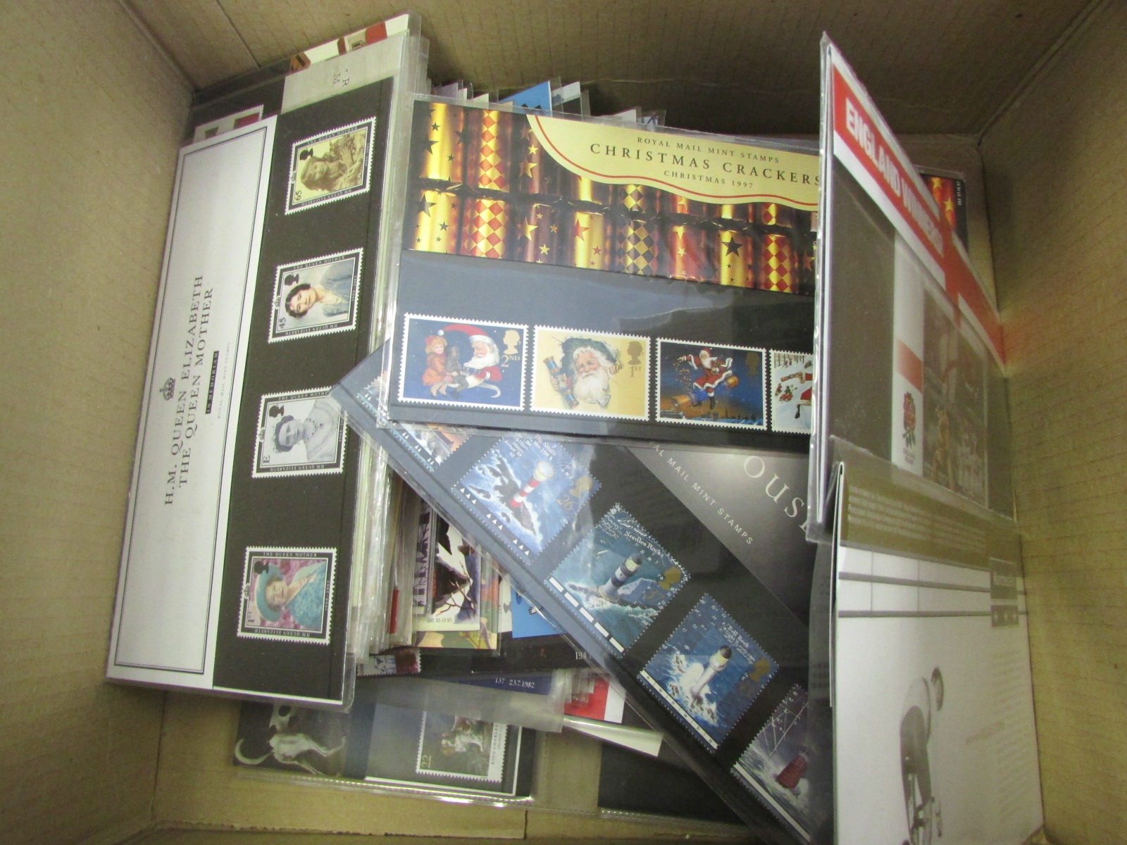 GB - Presentation Pack selection, approx 100 various. Some better noted