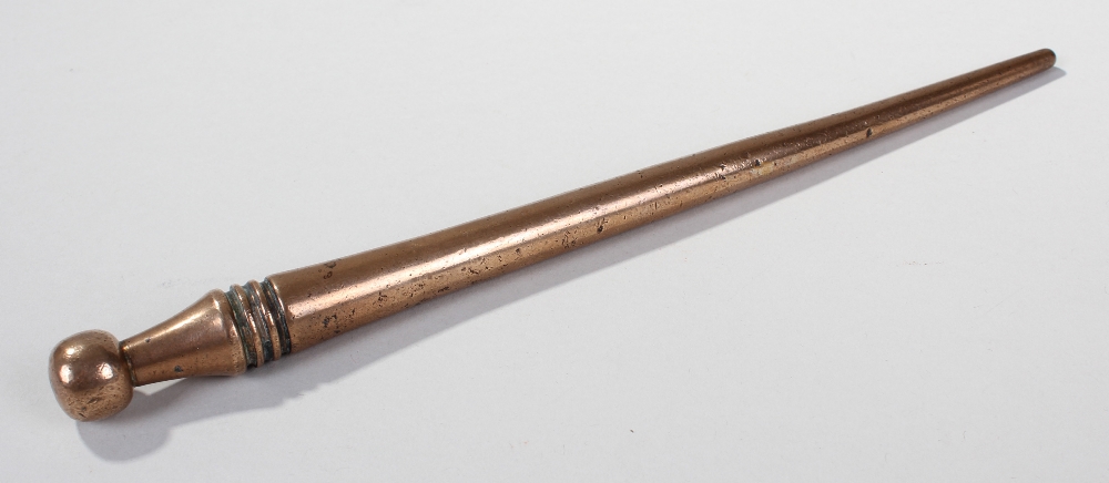 19th Century brass fid, of tapering form, 26cm long