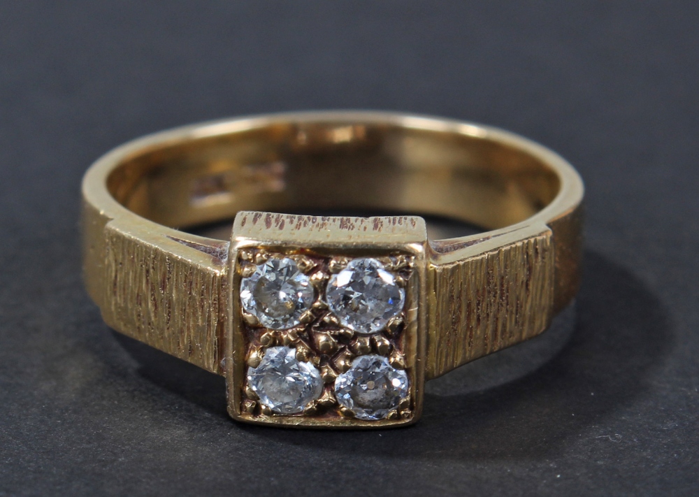 18 carat gold diamond set gent`s ring, the square head set with four diamonds, ring size Z, 9.8