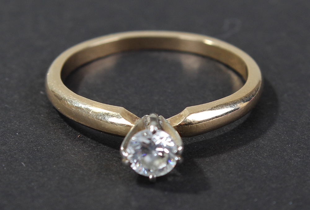 14 carat gold diamond set ring, set with single approx. 1/4 carat brilliant cut diamond, ring size