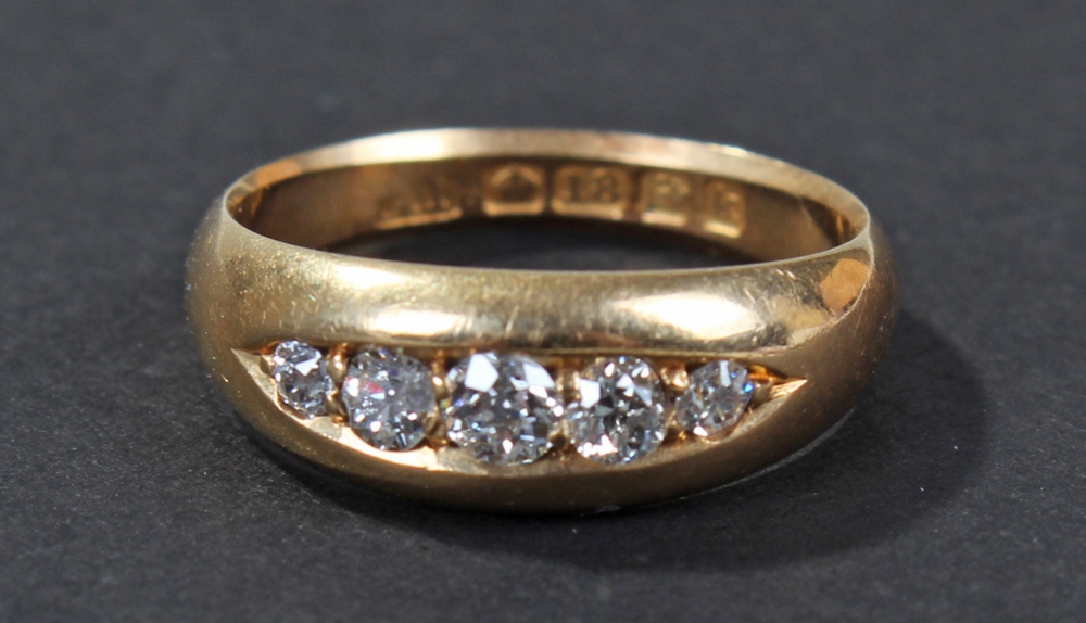 18 carat gold diamond set ring, set with a row of five graduating diamonds, ring size J/K, 3.7