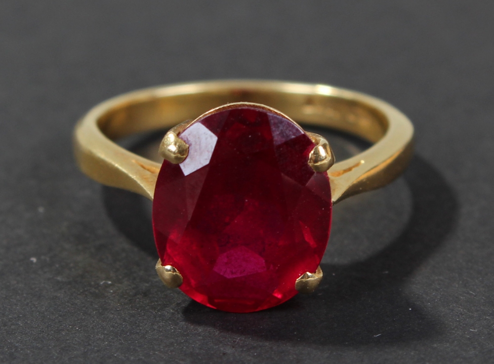 18 carat gold ruby set ring, set with single oval cut ruby, ring size P, 6 grams