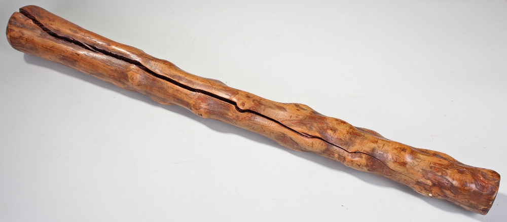 Large rustic wooden club, the tapering shaft with knots, 92cm long