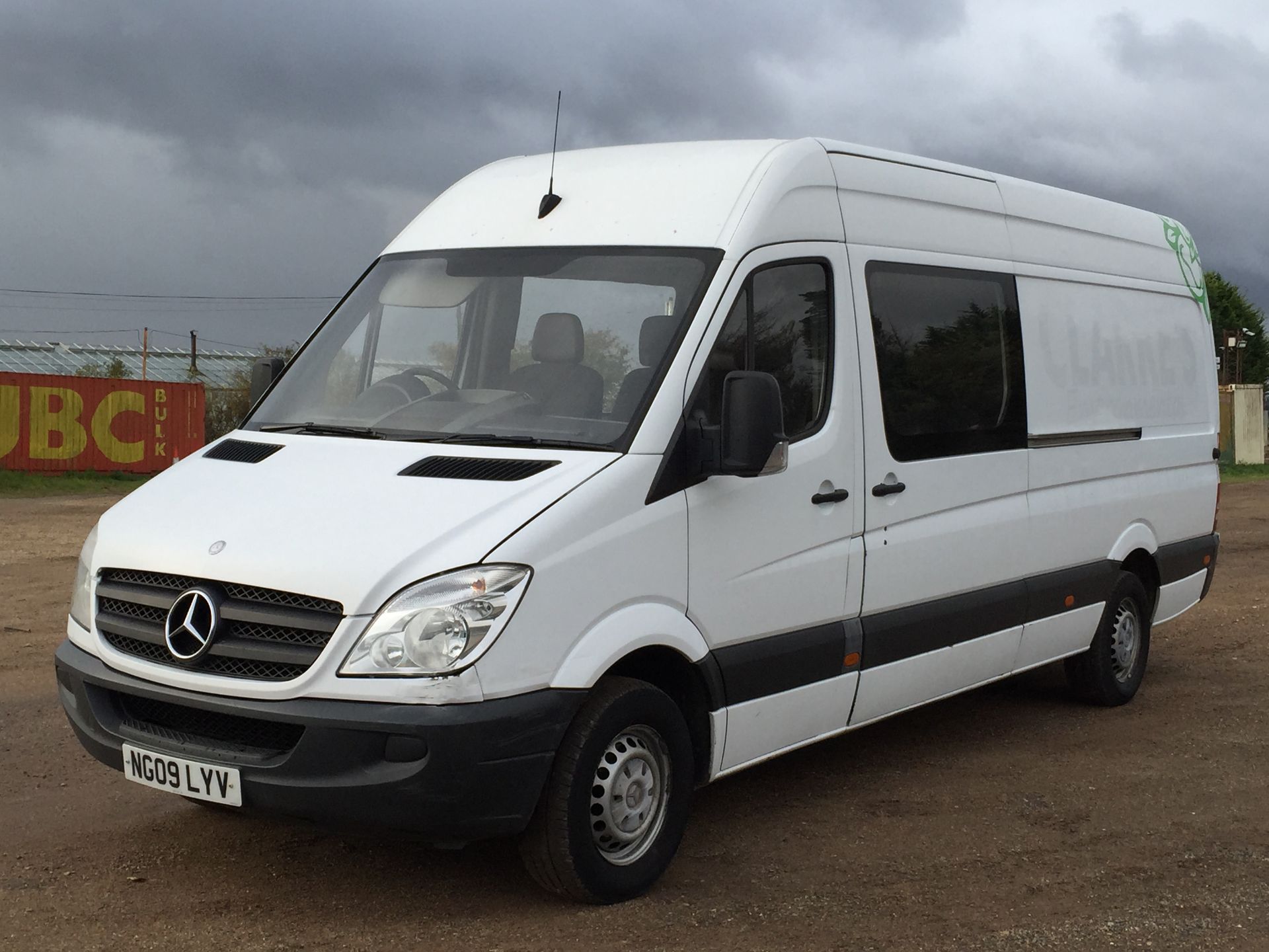 2009/09 REG MERCEDES SPRINTER 311 CDI LWB HI ROOF 6 SEATER CREW VAN
 
FULL LOG BOOK
MOT: AUGUST - Image 2 of 9