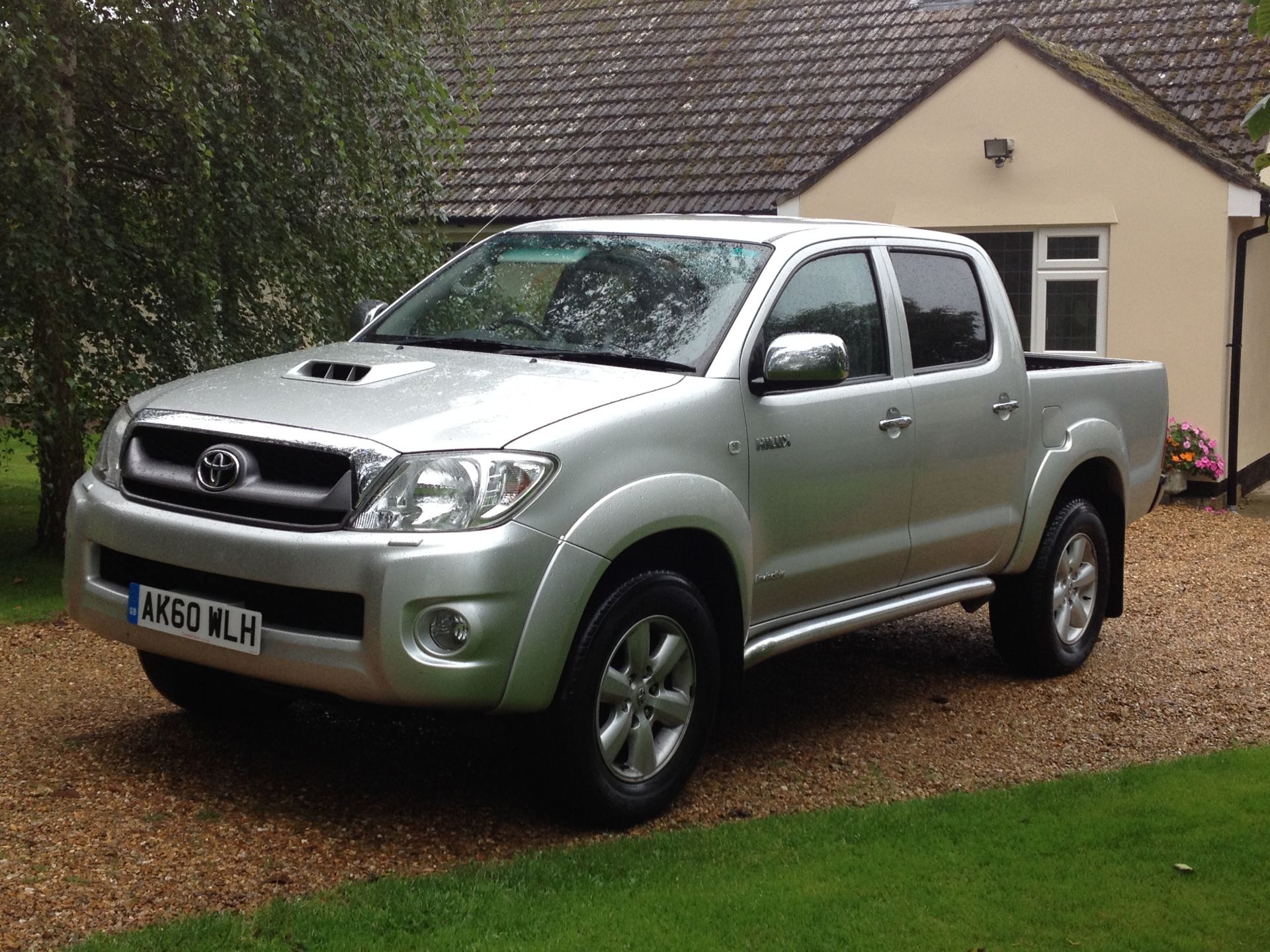 2010/60 REG TOYOTA HILUX INVINCIBLE D-4D 4x4 DOUBLE CAB PICKUP ONE OWNER FULL SERVICE HISTORY - Image 2 of 15