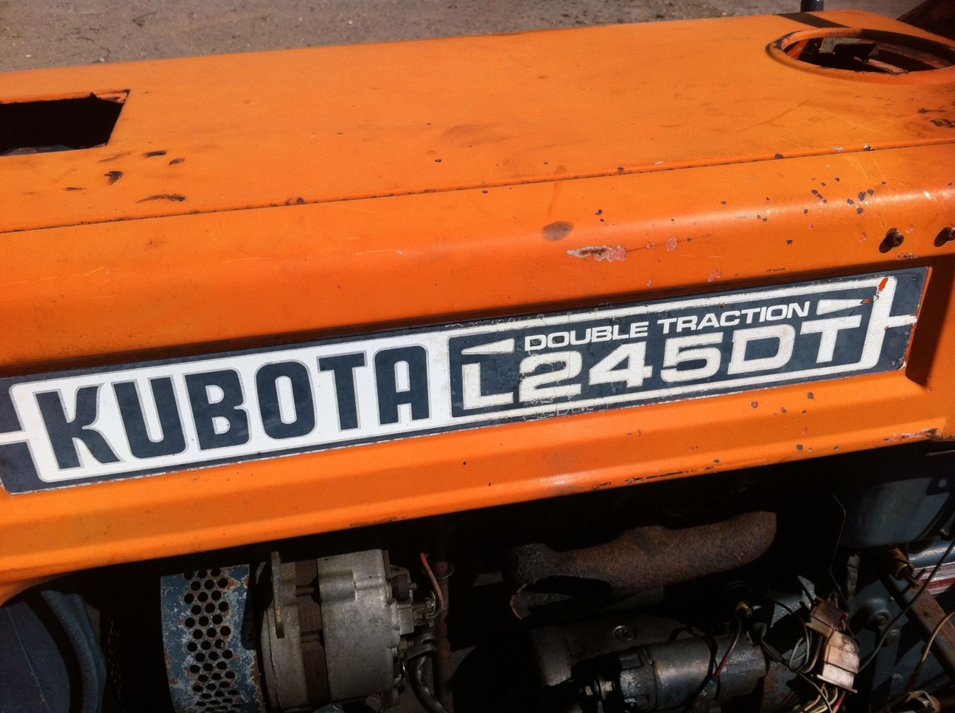 KUBOTA DOUBLE TRACTION L245DT TRACTOR *NO VAT*
 
25 HP ENGINE
4 WHEEL DRIVE
HIGH AND LOW RANGE - Image 7 of 12