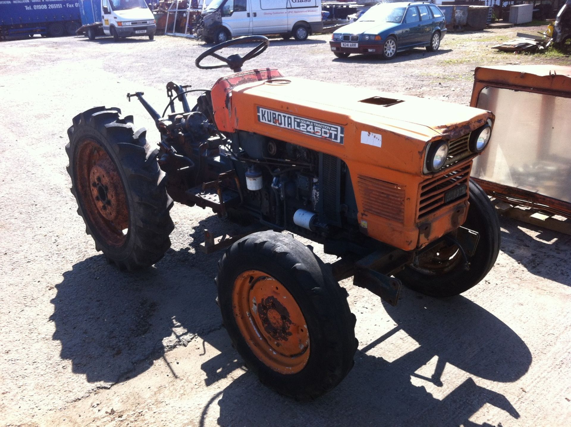KUBOTA DOUBLE TRACTION L245DT TRACTOR *NO VAT*
 
25 HP ENGINE
4 WHEEL DRIVE
HIGH AND LOW RANGE