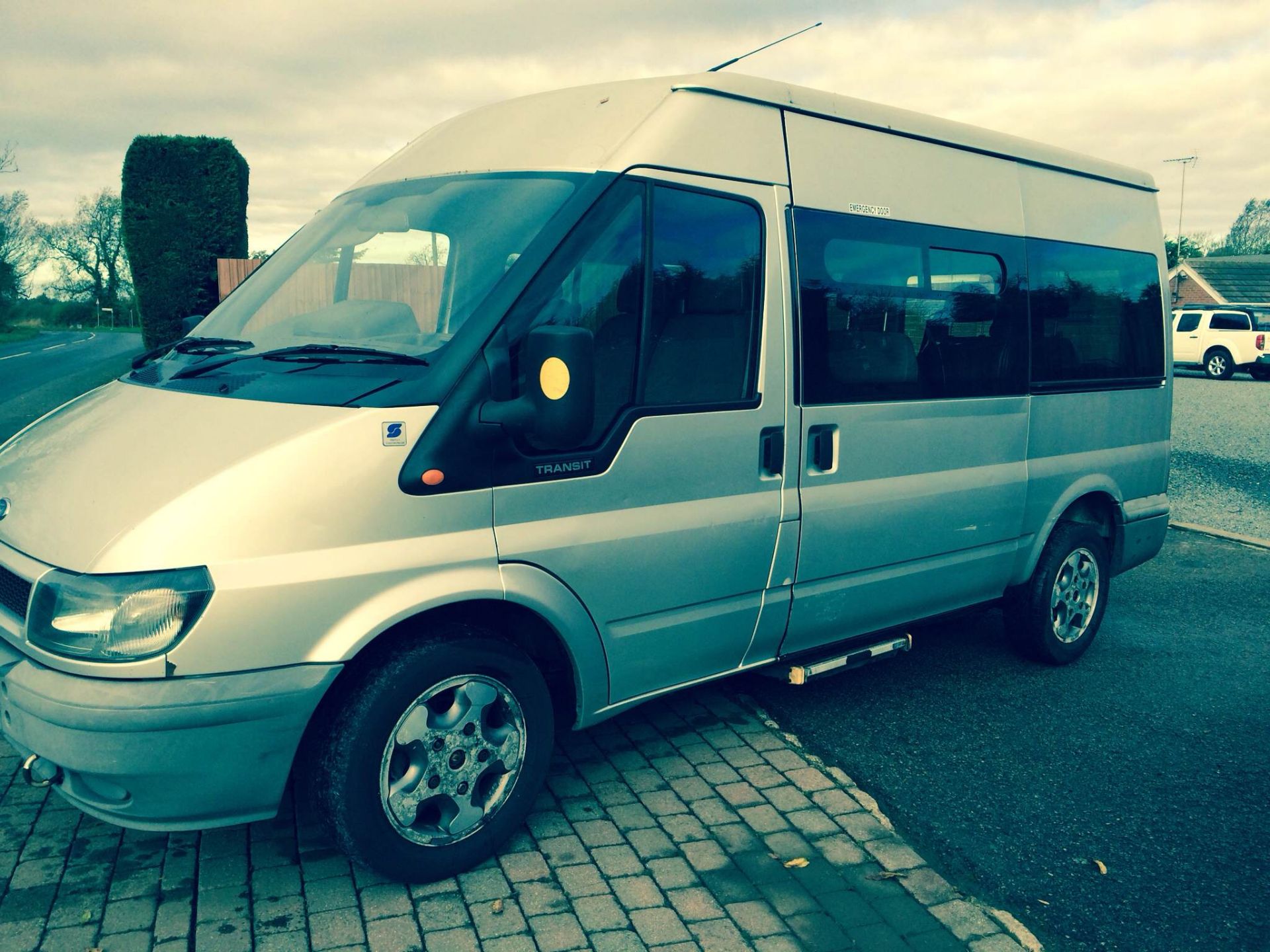 2006/06 REG FORD TRANSIT T300 TOURNEO MWB HI-TOP MINIBUS ONE FORMER KEEPER