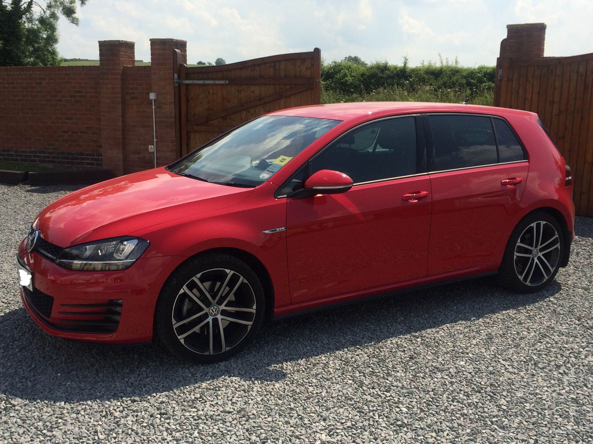 2013/63 REG VOLKSWAGEN GOLF GTD GENUINE GTD 185 SPEC ONE OWNER FROM NEW! - Image 2 of 6