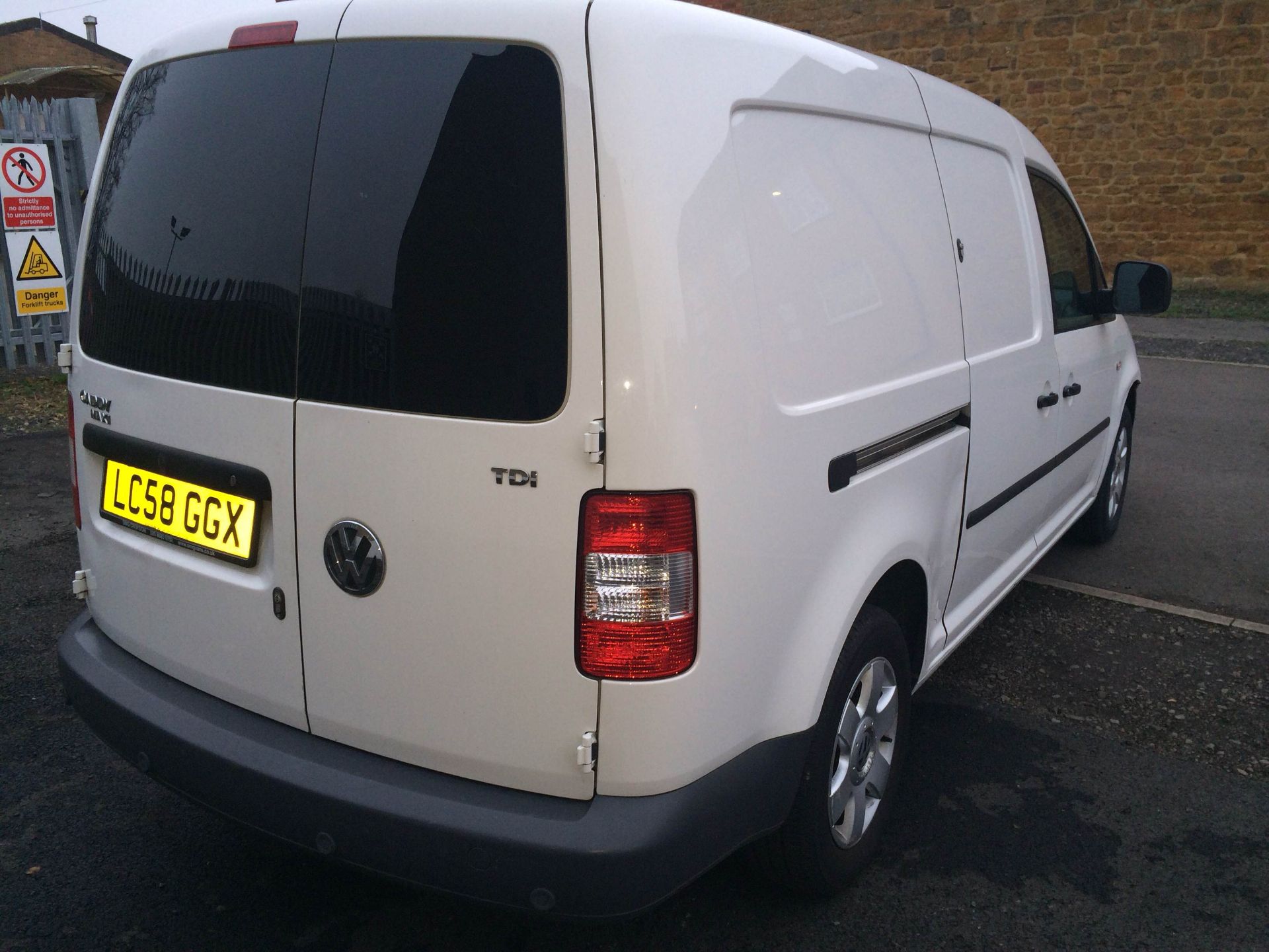 2008/58 REG VOLKSWAGEN CADDY MAXI C20 TDI 104 LWB CAR DERIVED VAN ONE OWNER *NO VAT* - Image 4 of 6