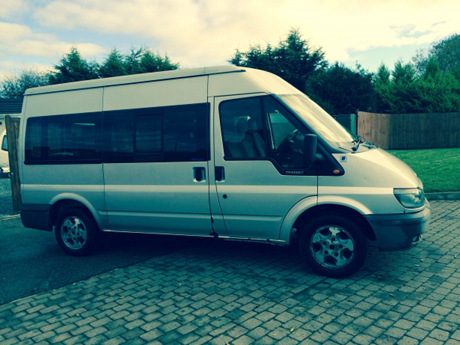 2006/06 REG FORD TRANSIT T300 TOURNEO MWB HI-TOP MINIBUS ONE FORMER KEEPER