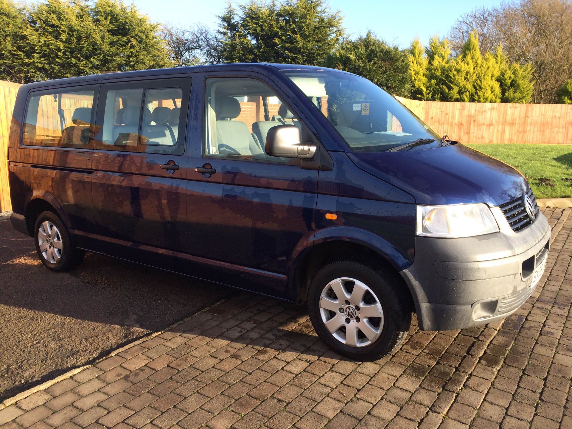 2006/06 REG VOLKSWAGEN TRANSPORTER T30 130 TDI LWB 9 SEAT SHUTTLE BUS