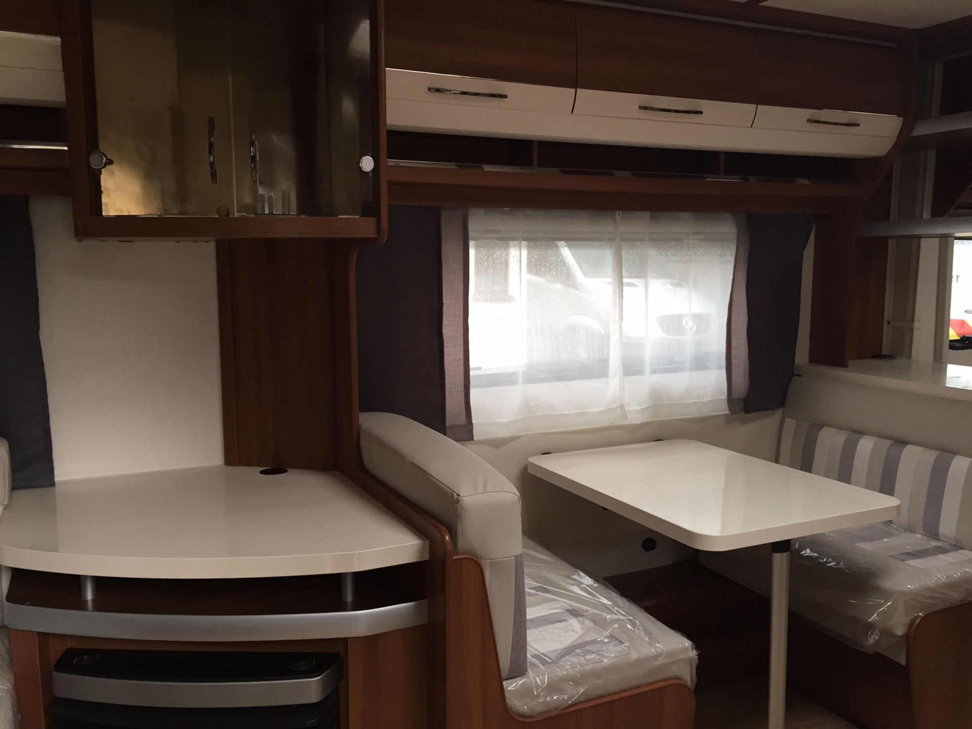 HOBBY 645 VIP TOURING CARAVAN - NEW NOT YET REGISTERED 2015 spec - Image 11 of 18