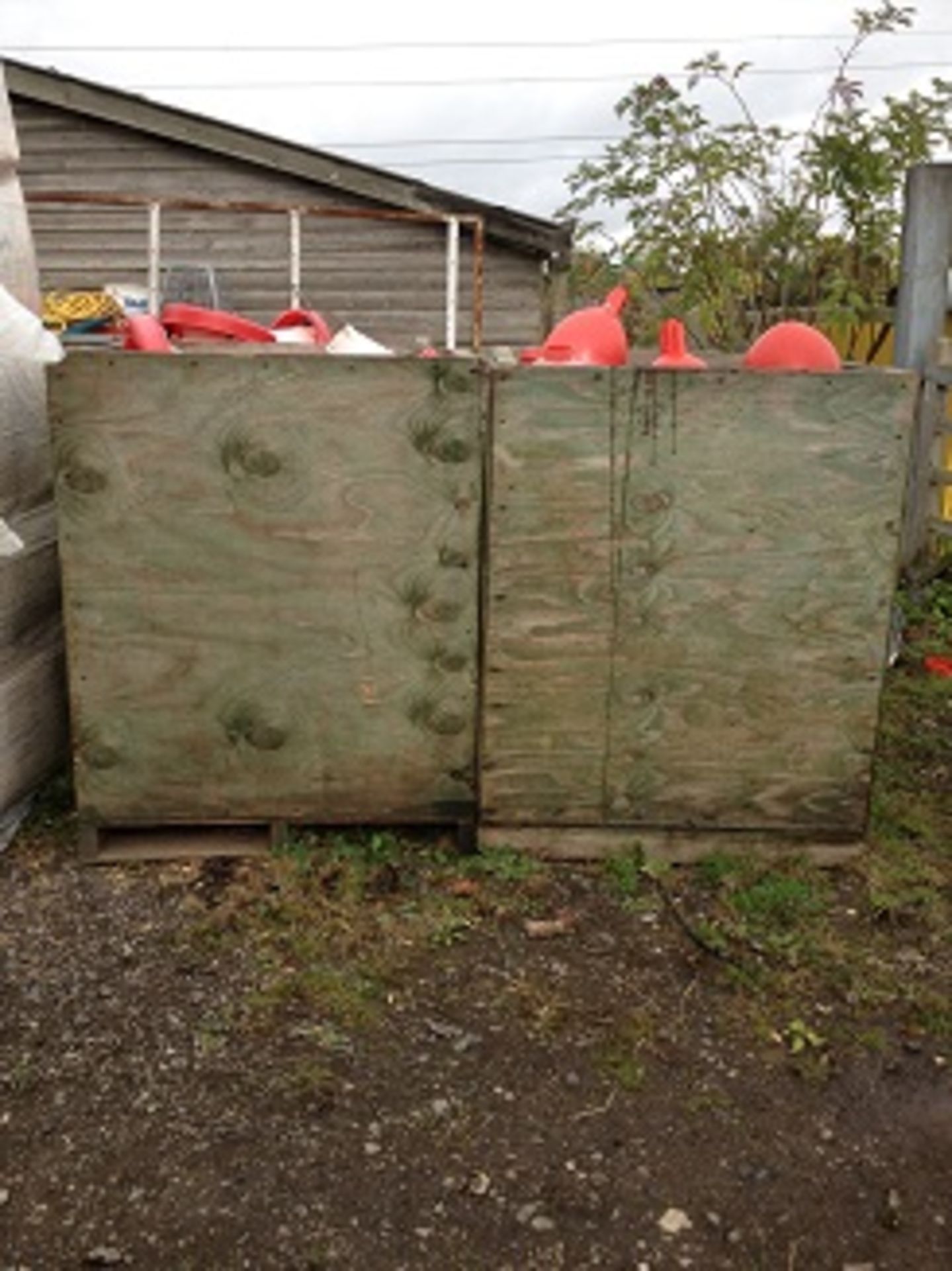 APPROX 300 AUTOMATIC CHICKEN FEEDERS & DRINKERS - 20 FT BOX LORRY REQUIRED TO MOVE!! - Image 2 of 10