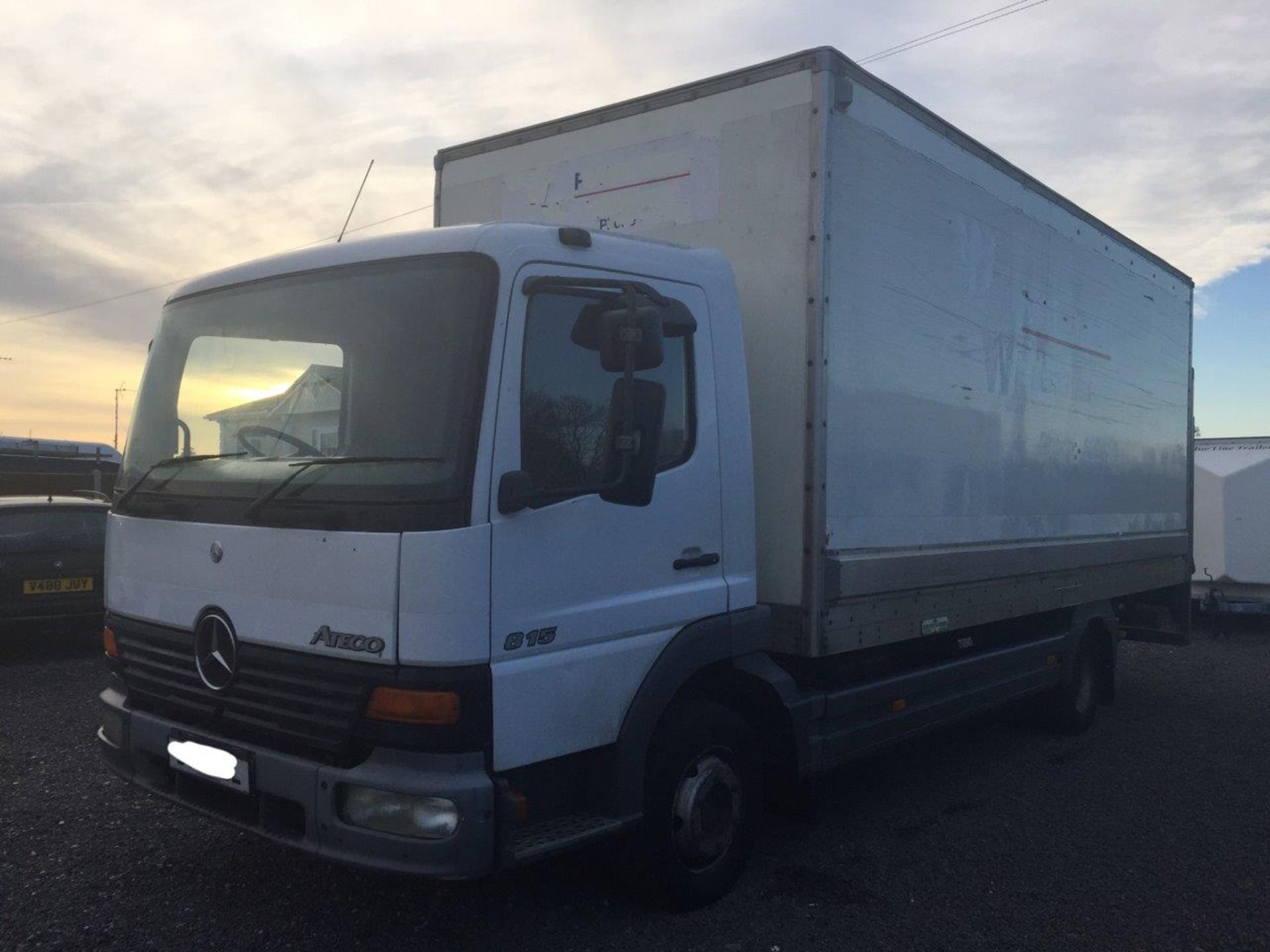 2001/51 REG MERCEDES ATEGO 815 19 FT 7.5 TONNE BOX VAN WITH TAIL LIFT *NO VAT* - Image 2 of 9