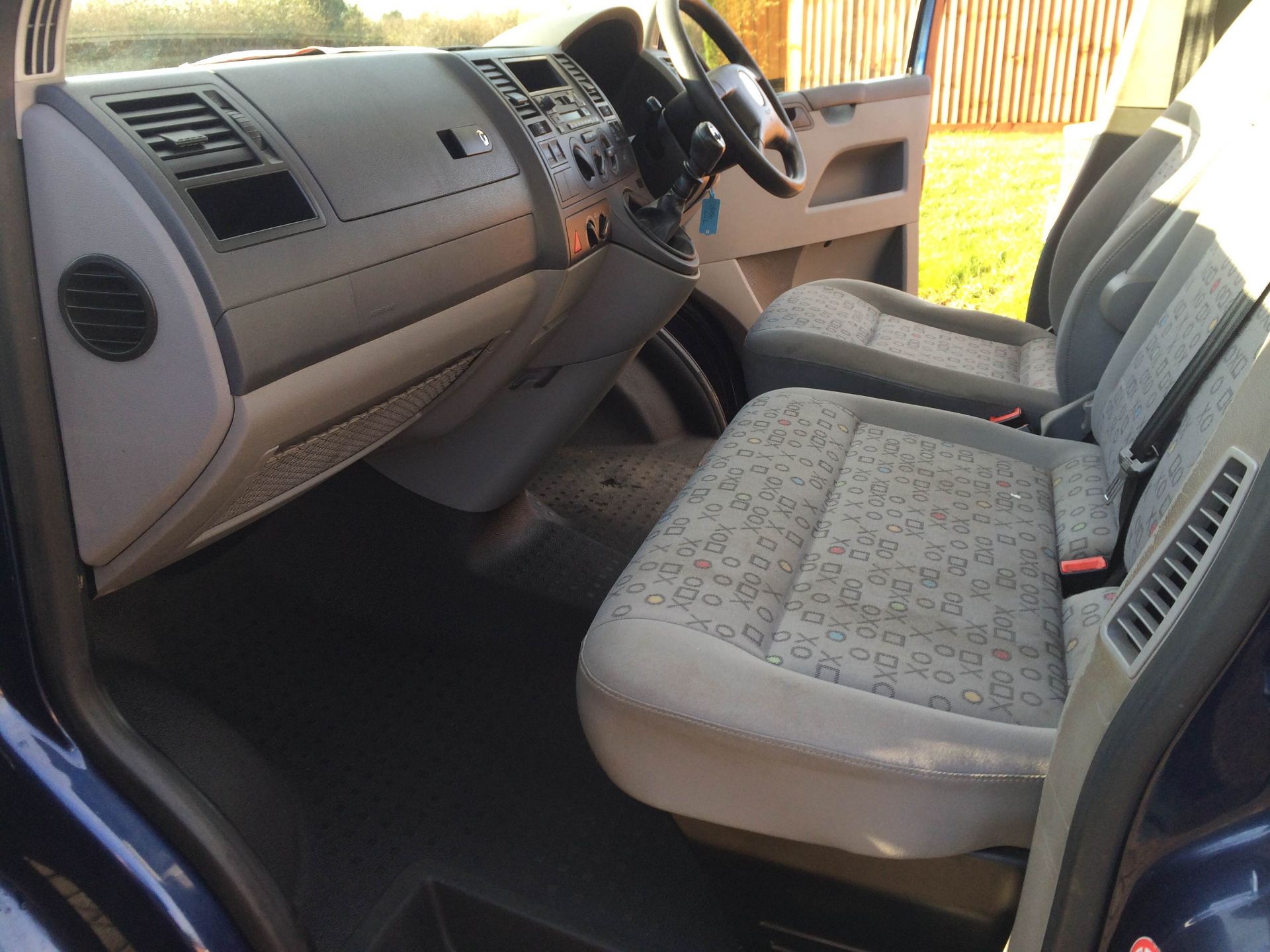 2006/06 REG VOLKSWAGEN TRANSPORTER T30 130 TDI LWB 9 SEAT SHUTTLE BUS - Image 11 of 11