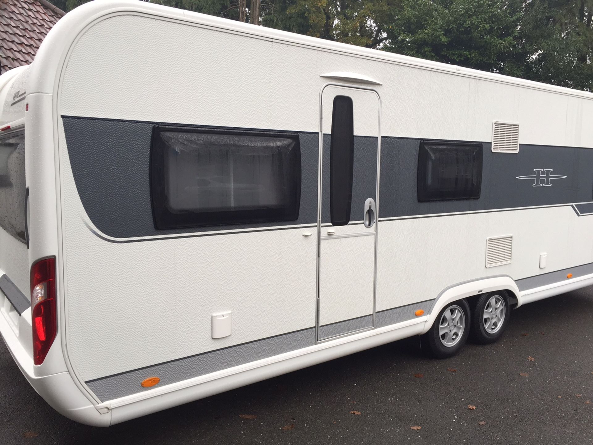 HOBBY 645 VIP TOURING CARAVAN - NEW NOT YET REGISTERED 2015 spec - Image 4 of 18