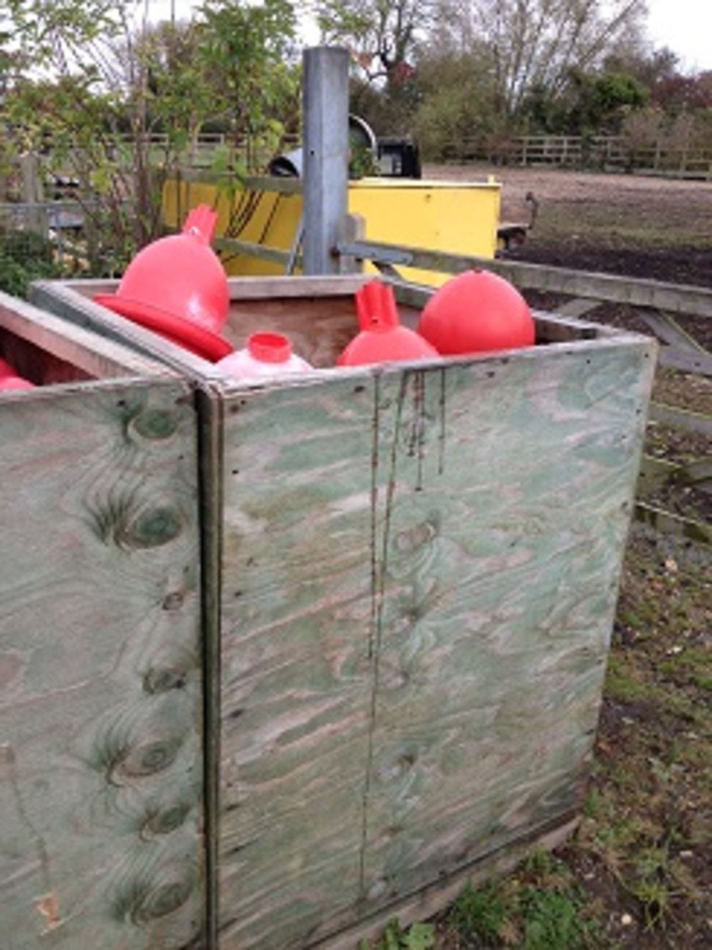 APPROX 300 AUTOMATIC CHICKEN FEEDERS & DRINKERS - 20 FT BOX LORRY REQUIRED TO MOVE!! - Image 7 of 10
