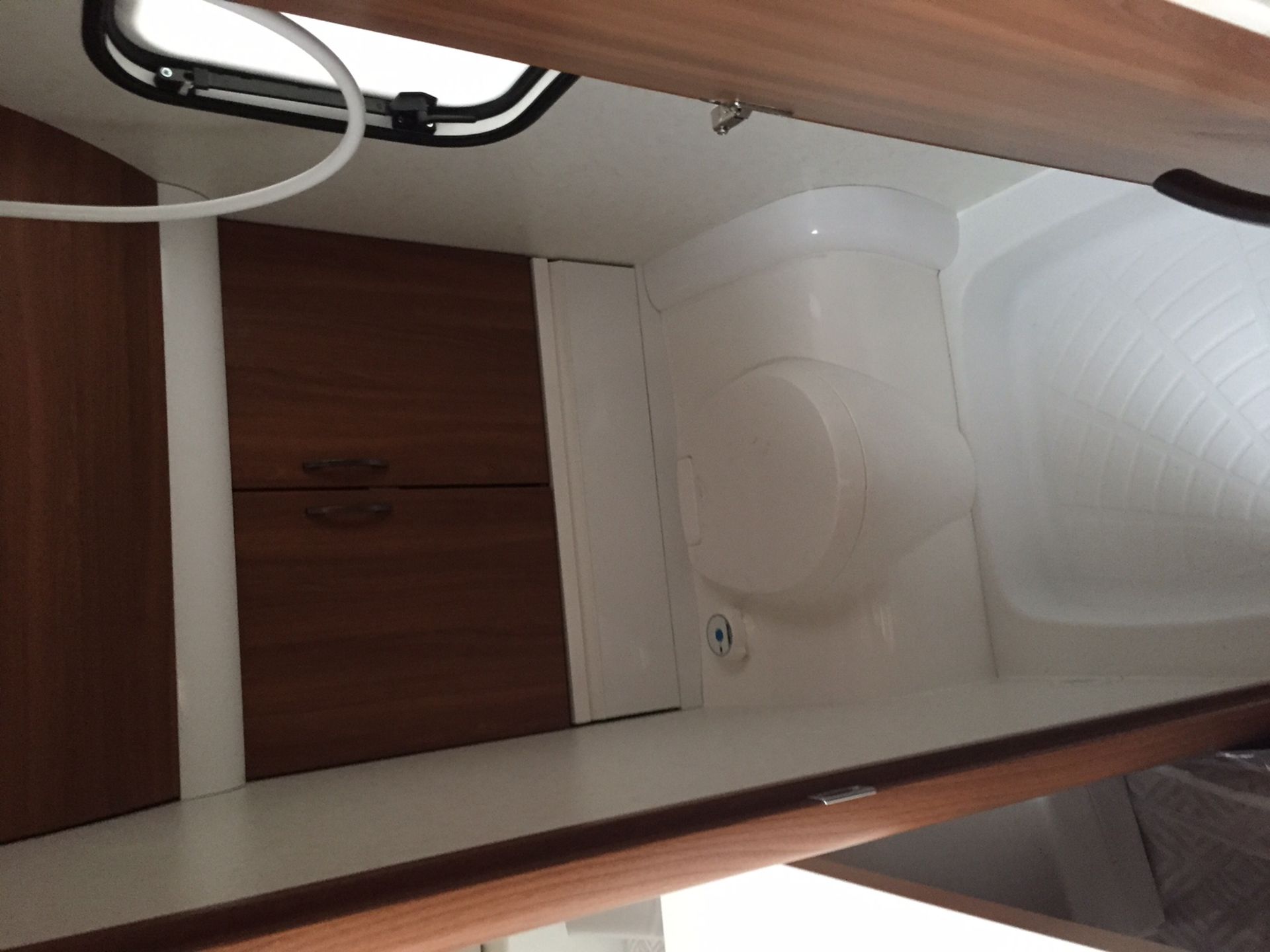 HOBBY 645 VIP TOURING CARAVAN - NEW NOT YET REGISTERED 2015 spec - Image 17 of 18